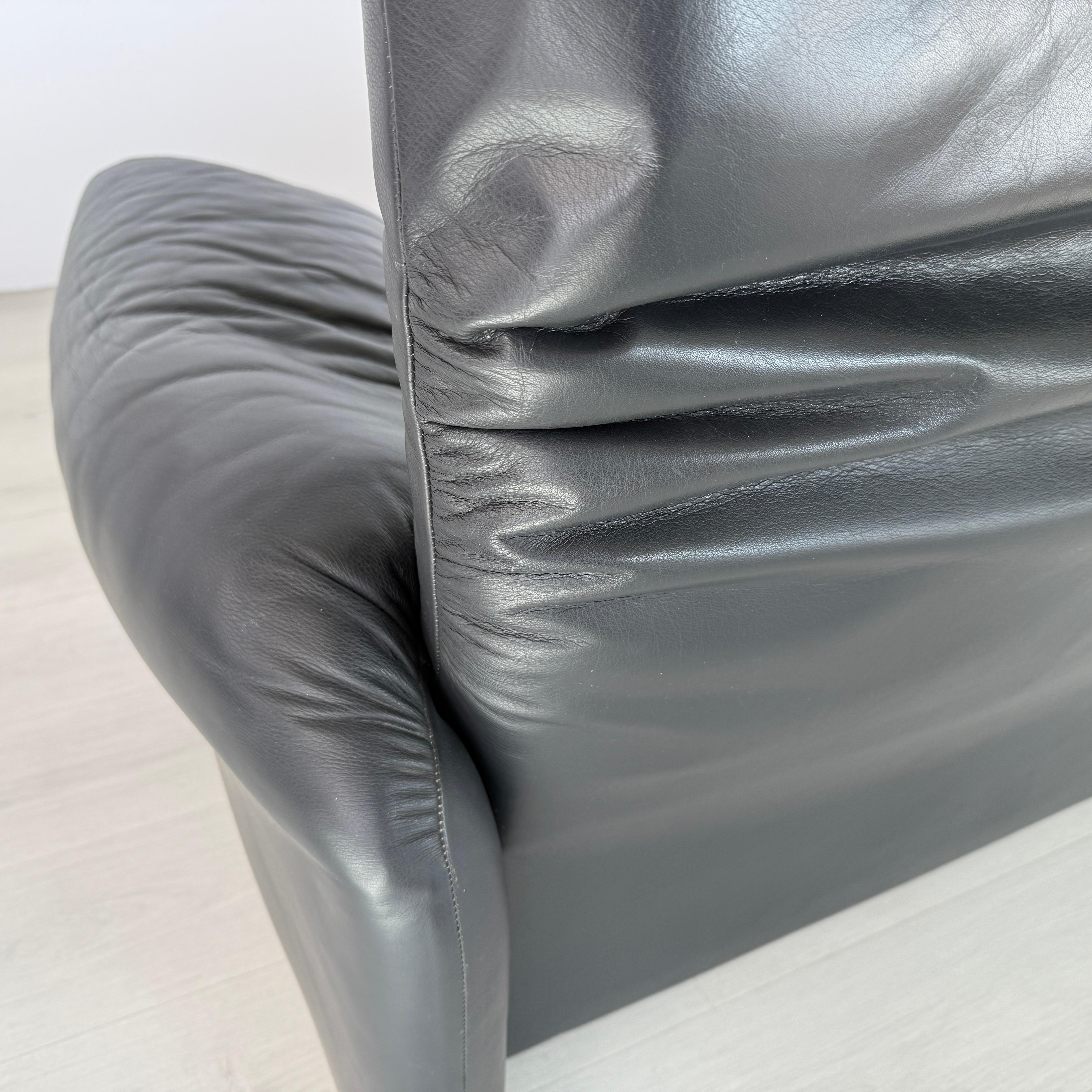 Cassina Maralunga Black Leather 2-Seater Sofa by Vico Magistretti, 1970s en vente 7