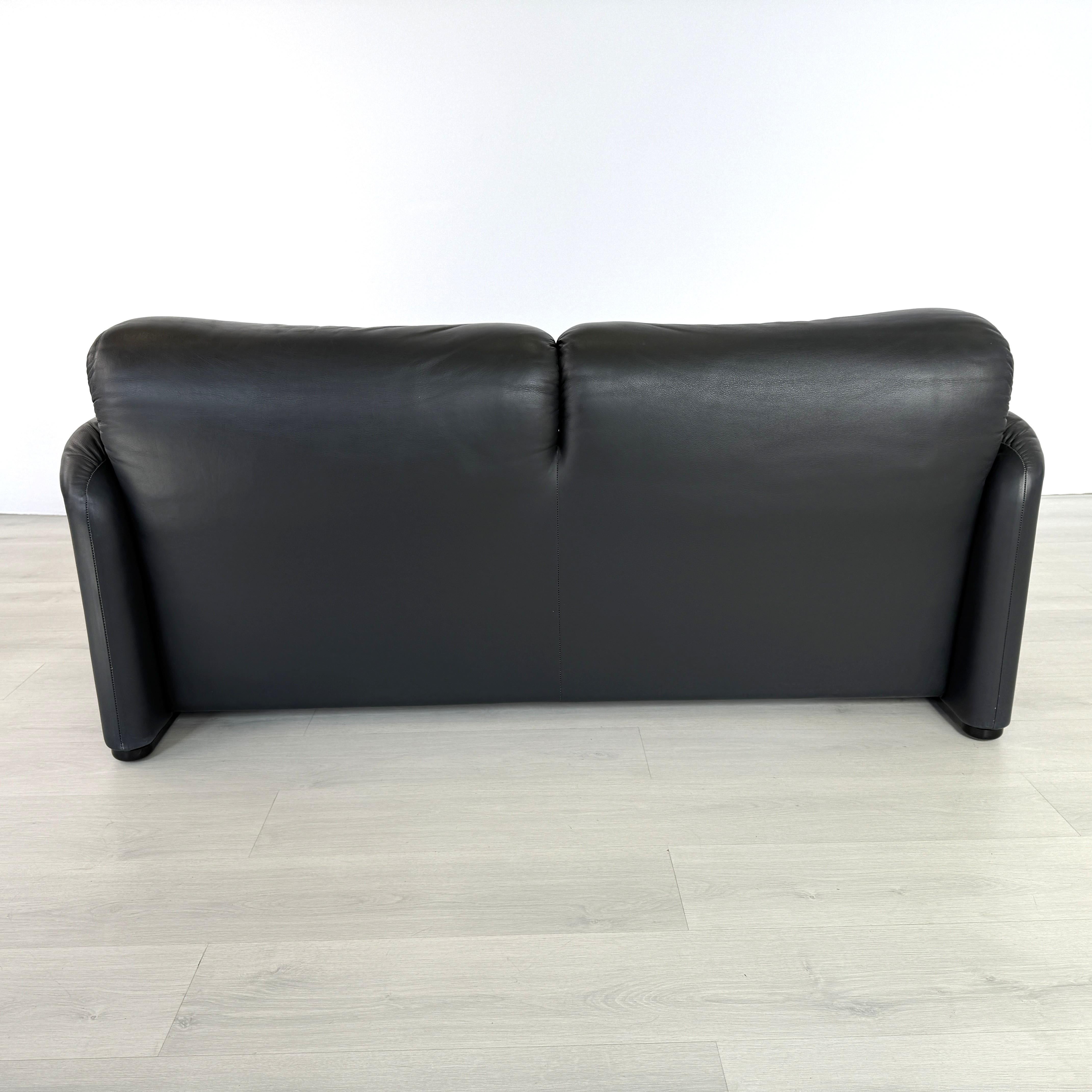 Cassina Maralunga Black Leather 2-Seater Sofa by Vico Magistretti, 1970s en vente 1