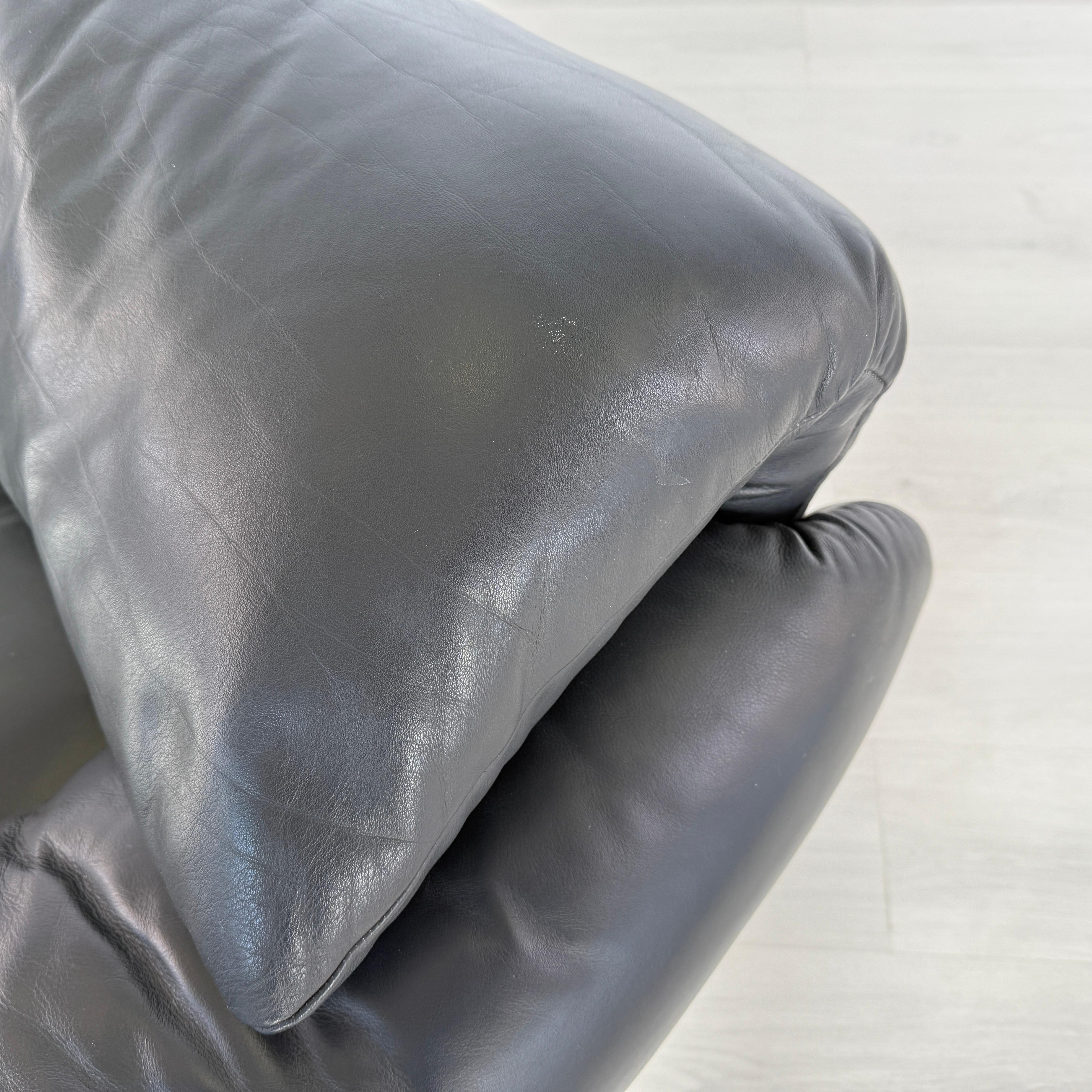 Cassina Maralunga Black Leather 3-Seater Sofa by Vico Magistretti, 1970s en vente 3