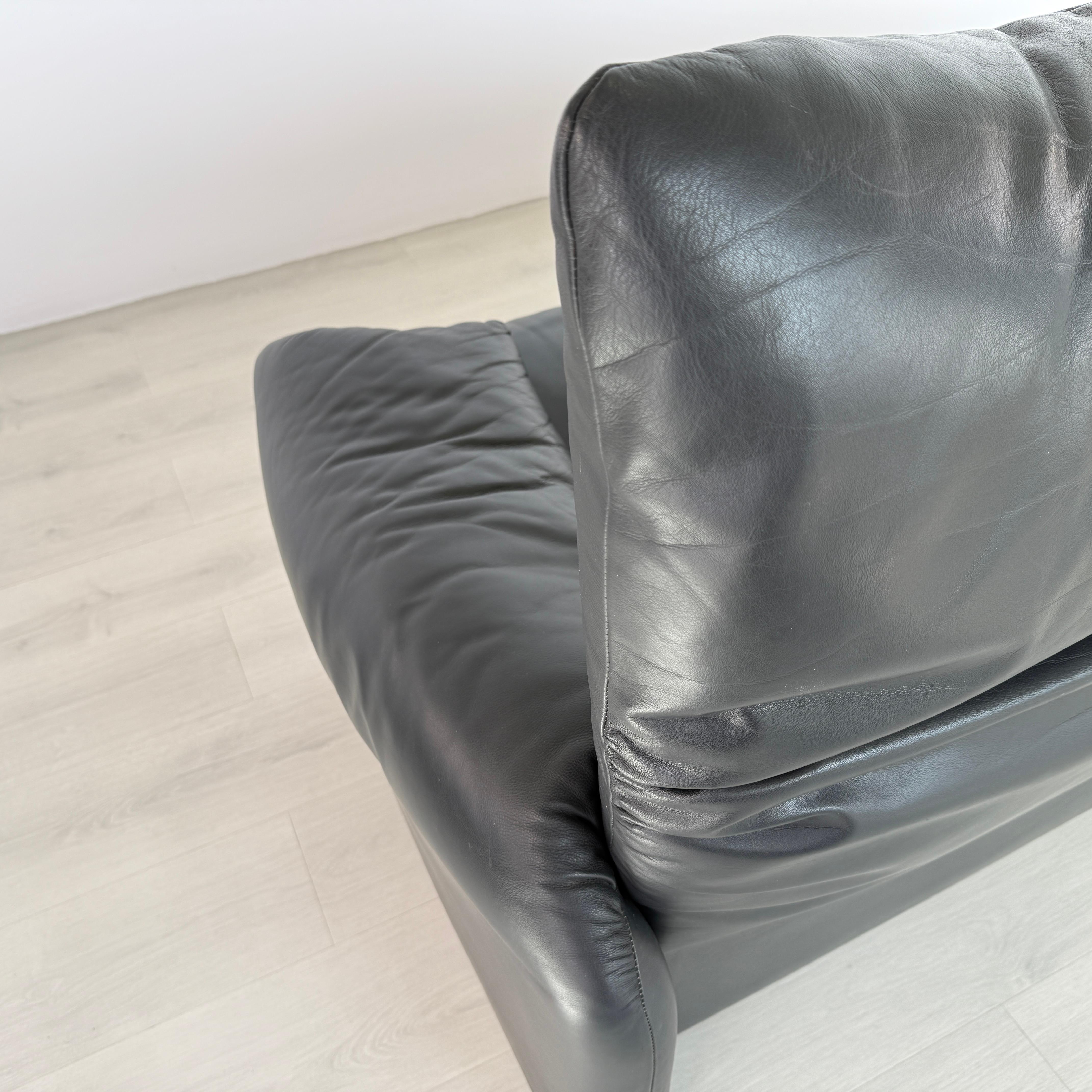 Cassina Maralunga Black Leather 3-Seater Sofa by Vico Magistretti, 1970s en vente 4