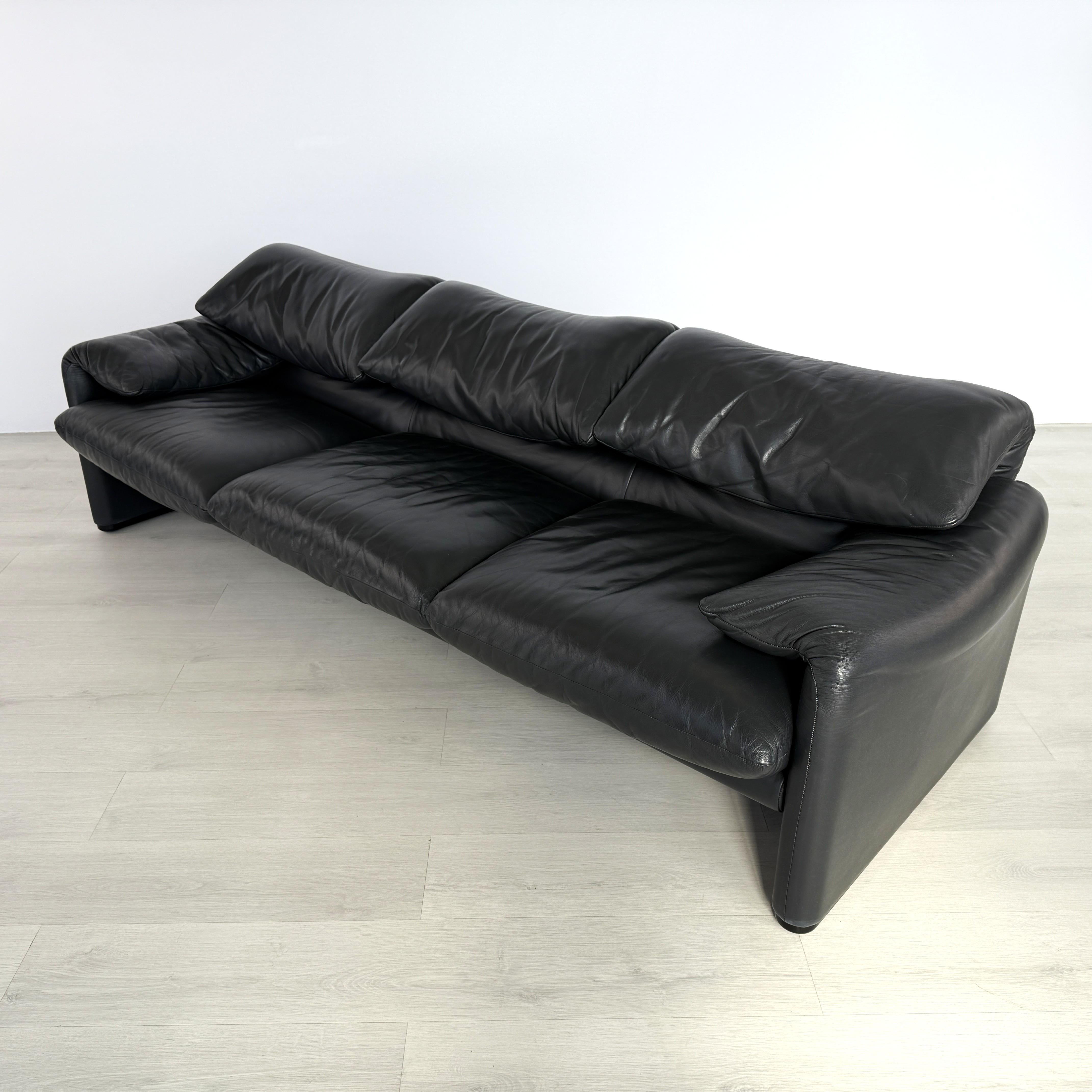 Mid-Century Modern Cassina Maralunga Black Leather 3-Seater Sofa by Vico Magistretti, 1970s en vente