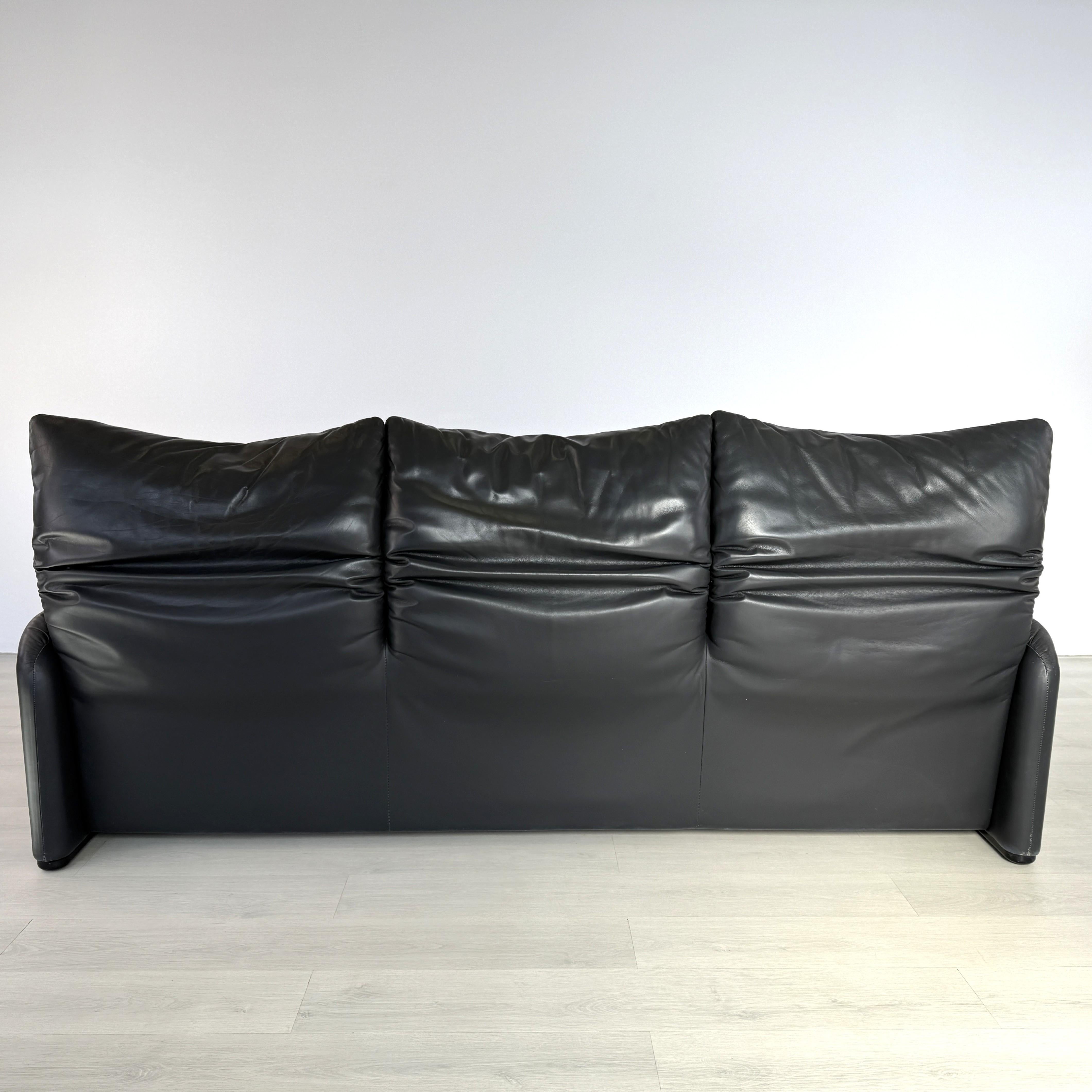 20ième siècle Cassina Maralunga Black Leather 3-Seater Sofa by Vico Magistretti, 1970s en vente