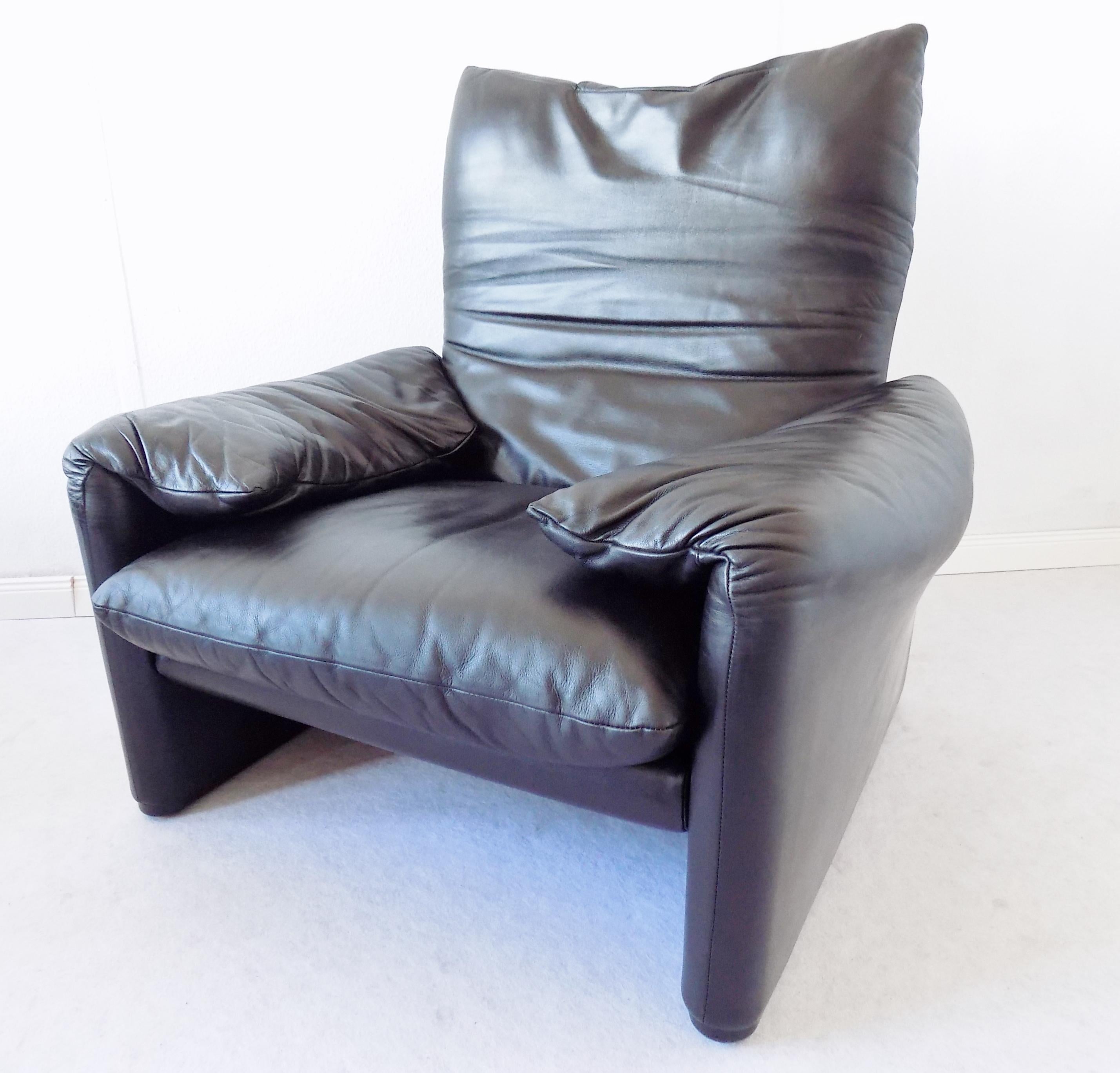 Cassina Maralunga Black Leather Lounge chair, by Vico Magistretti, Mid-Century 

The maralunga chair was designed in 1973 by Vico Magistretti and stands out of other chairs as it can be converted from a stylish lounge chair to a serious armchair