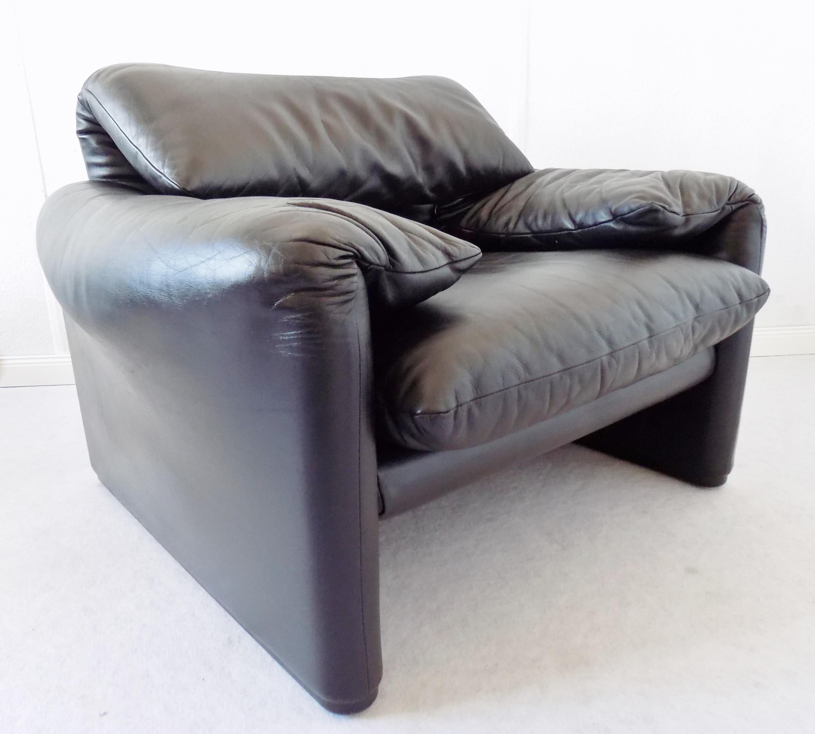 Italian Cassina Maralunga Black Leather Lounge chair, by Vico Magistretti, Mid-Century 