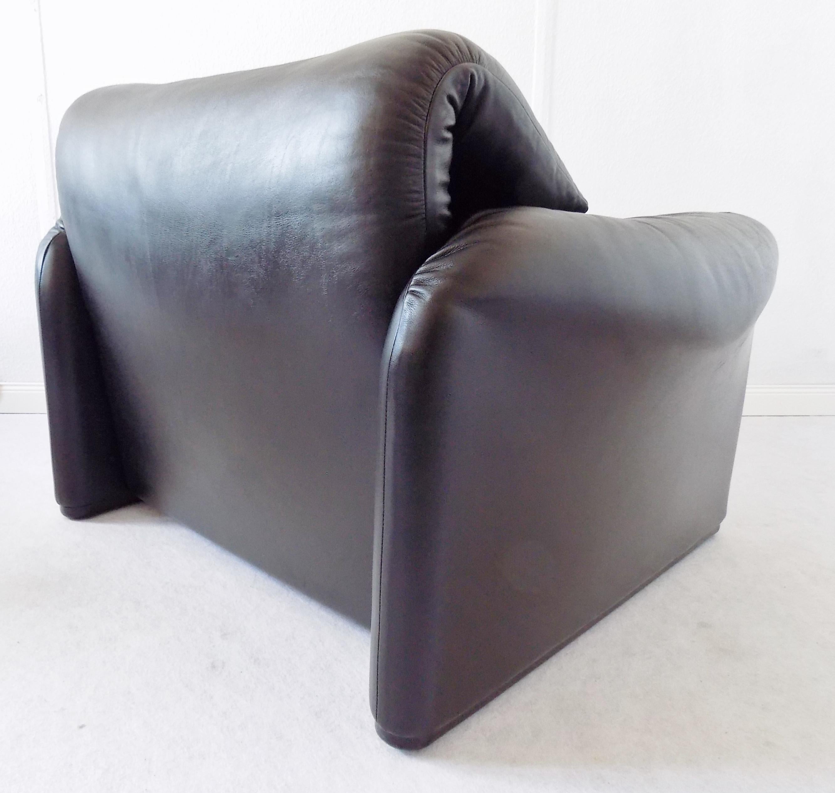 Cassina Maralunga Black Leather Lounge chair, by Vico Magistretti, Mid-Century  In Good Condition In Ludwigslust, Mecklenburg-Vorpommern