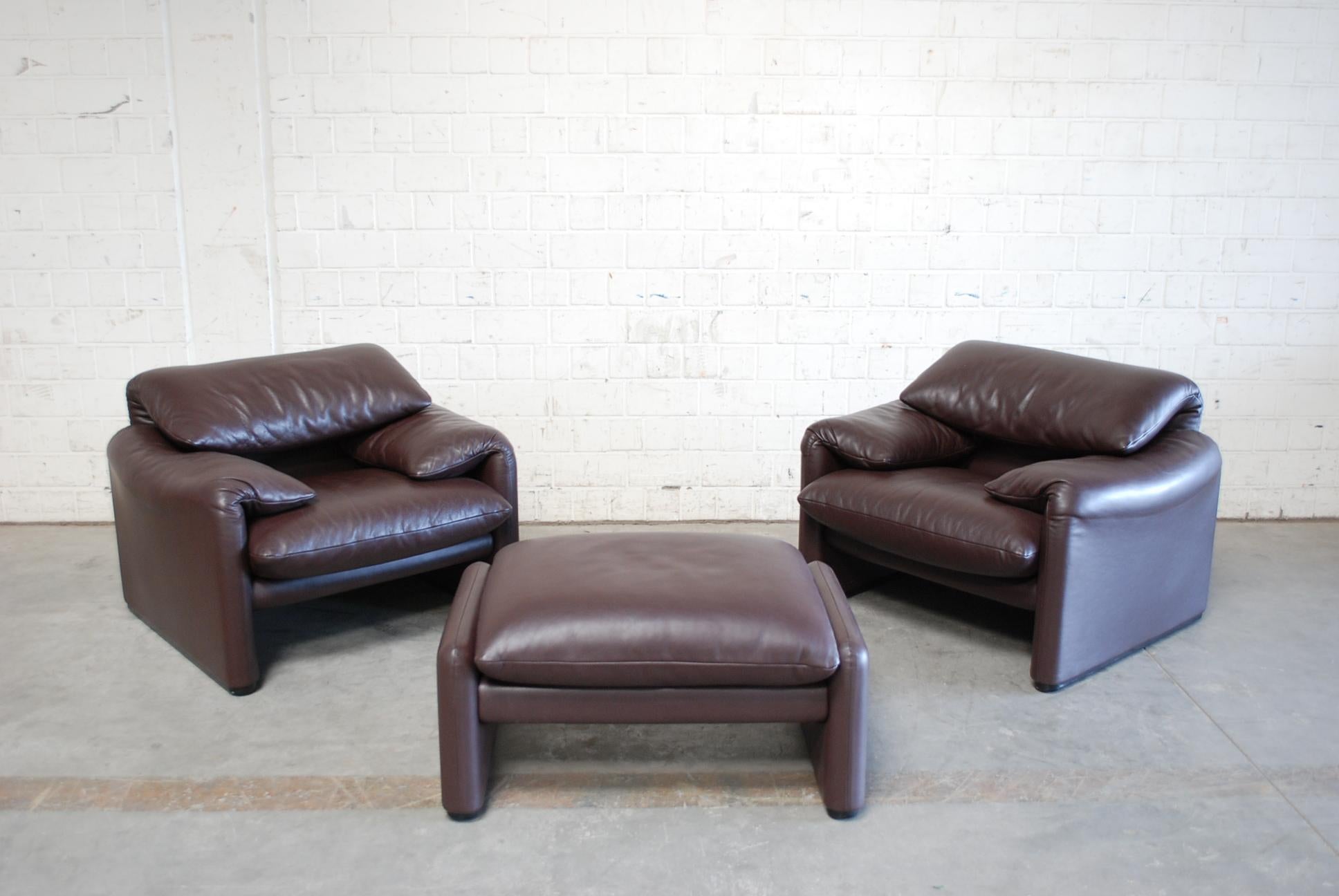 Cassina Maralunga Ensemble Leather Sofa and 2 Chairs and 1 Ottoman 3