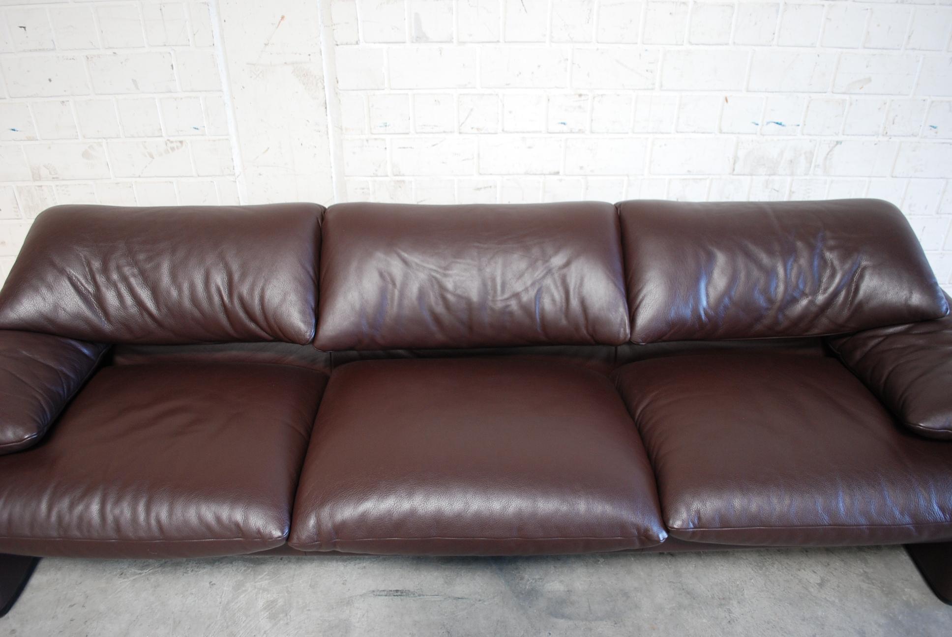 Cassina Maralunga Ensemble Leather Sofa and 2 Chairs and 1 Ottoman In Excellent Condition In Munich, Bavaria