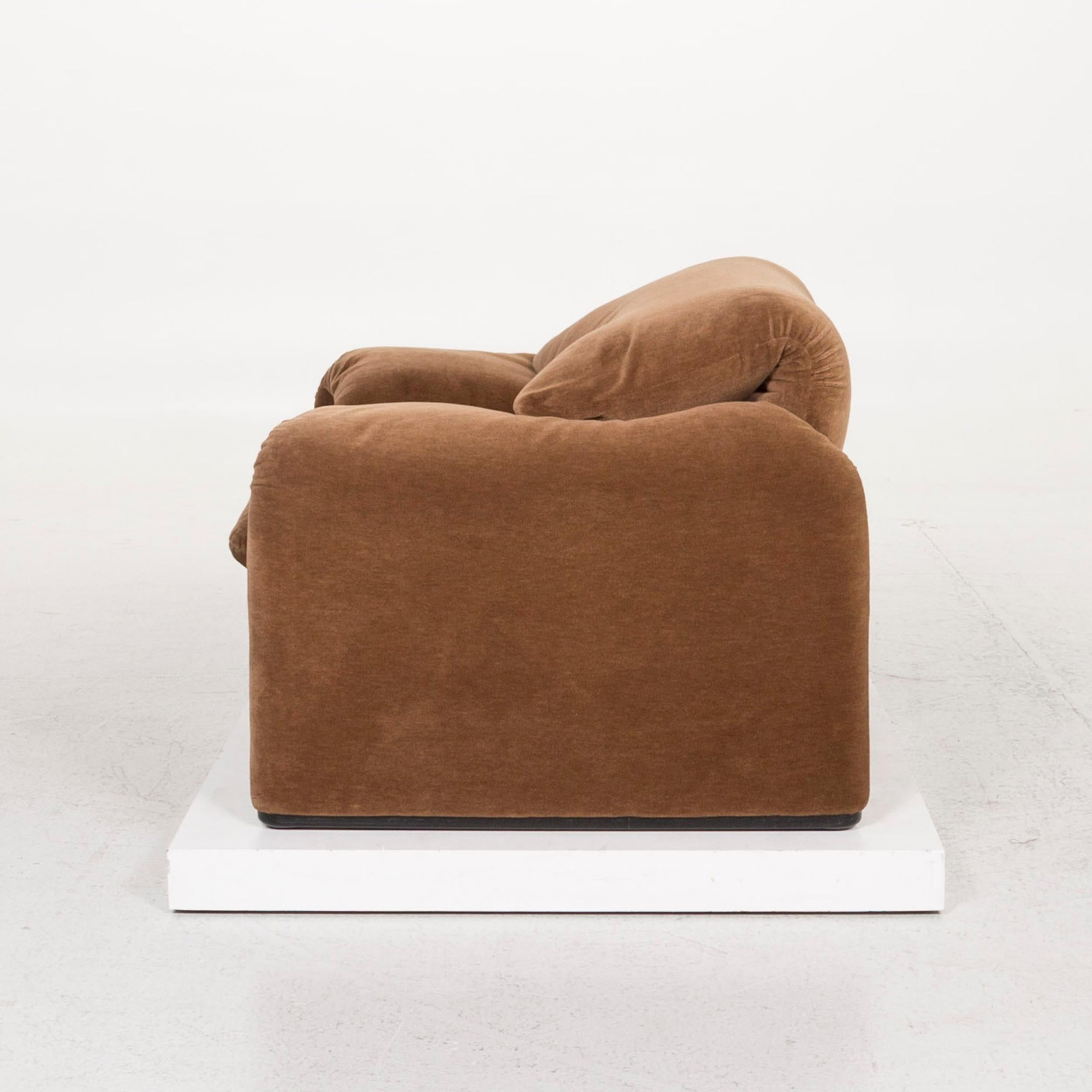 Cassina Maralunga Fabric Armchair Set Brown Function 1