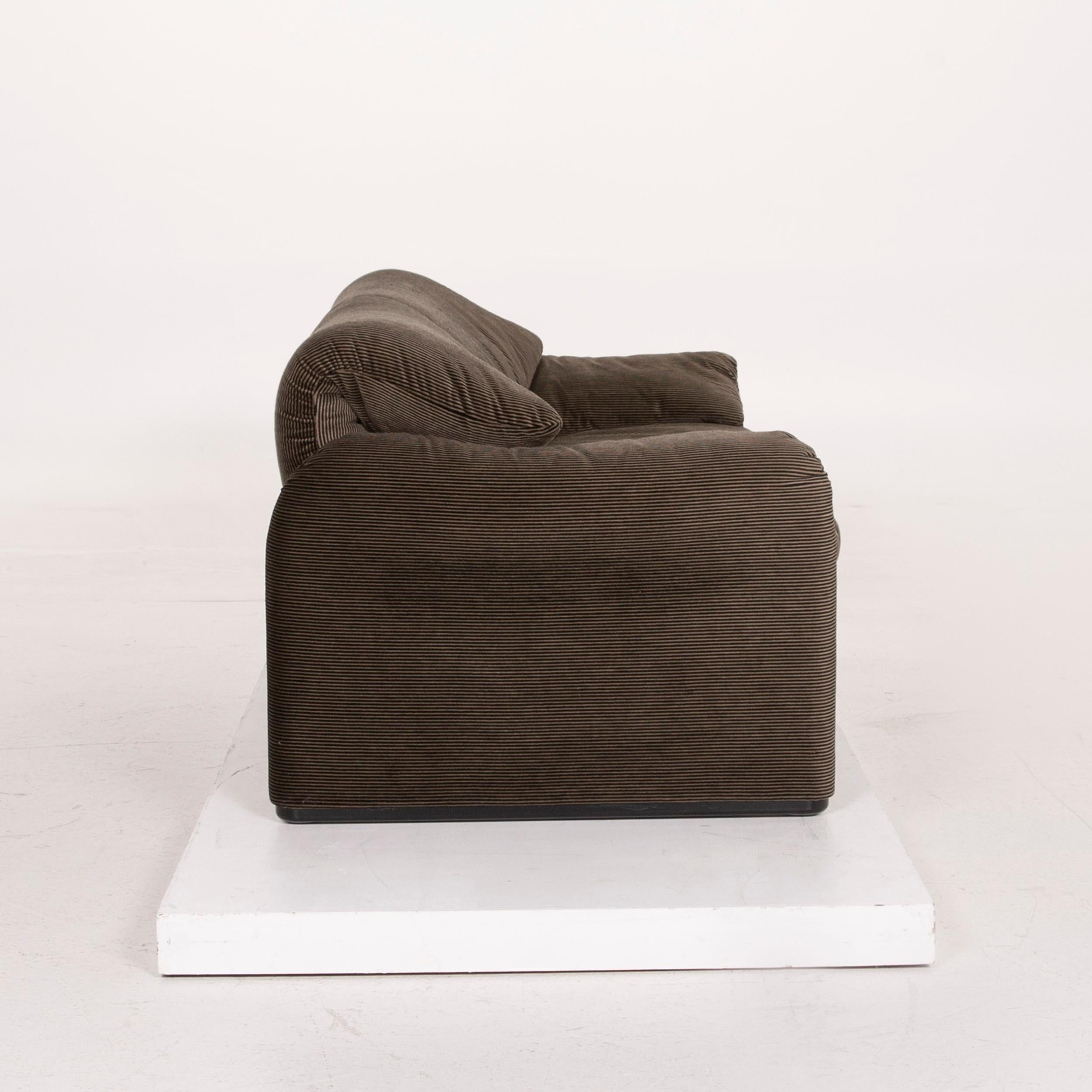 Cassina Maralunga Fabric Sofa Olive Green Green Two-Seat Couch In Excellent Condition In Cologne, DE