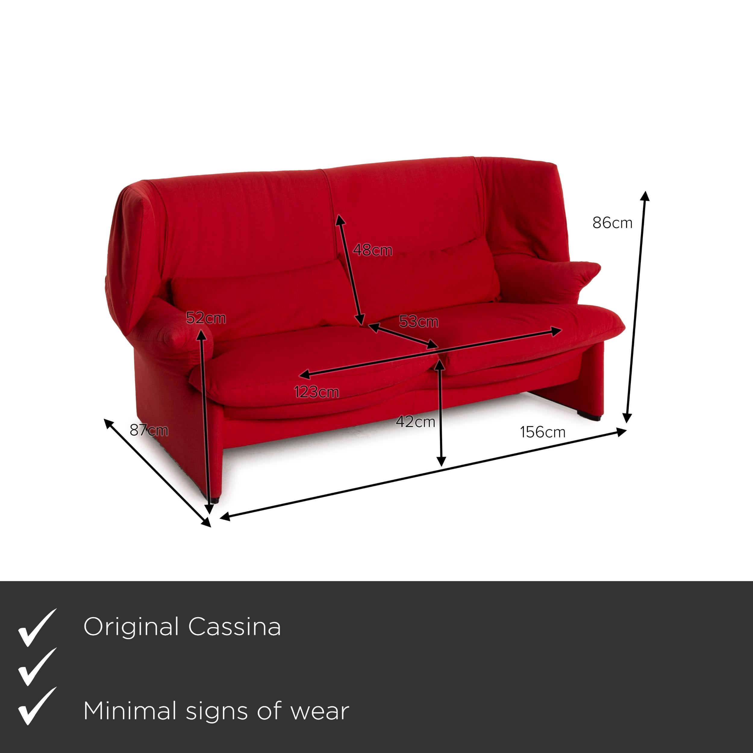 We present to you a Cassina Maralunga fabric sofa red two-seater.


 Product measurements in centimeters:
 

Depth: 87
Width: 165
Height: 86
Seat height: 42
Rest height: 52
Seat depth: 53
Seat width: 123
Back height: 48.
 