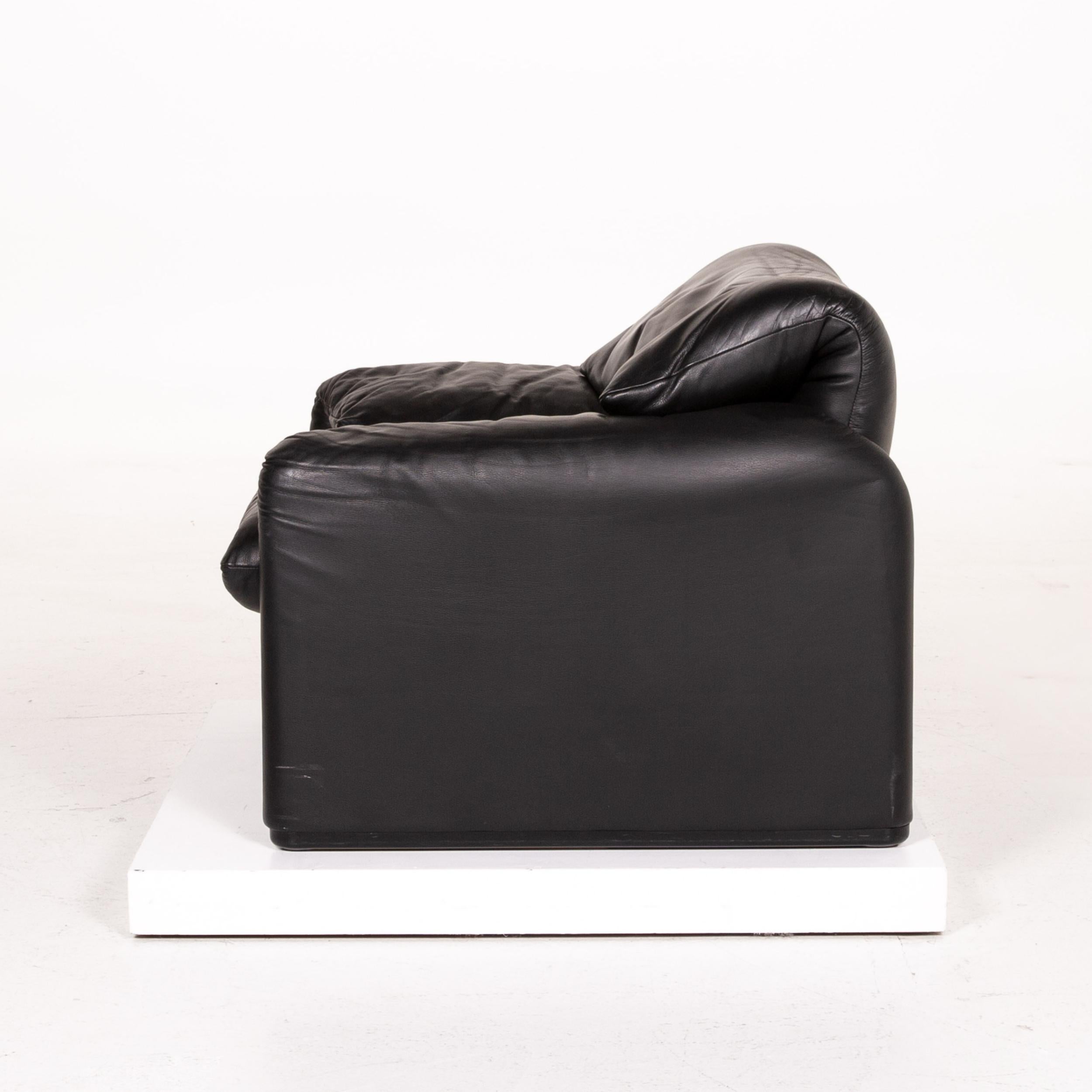 Cassina Maralunga Leather Armchair Black Function 4