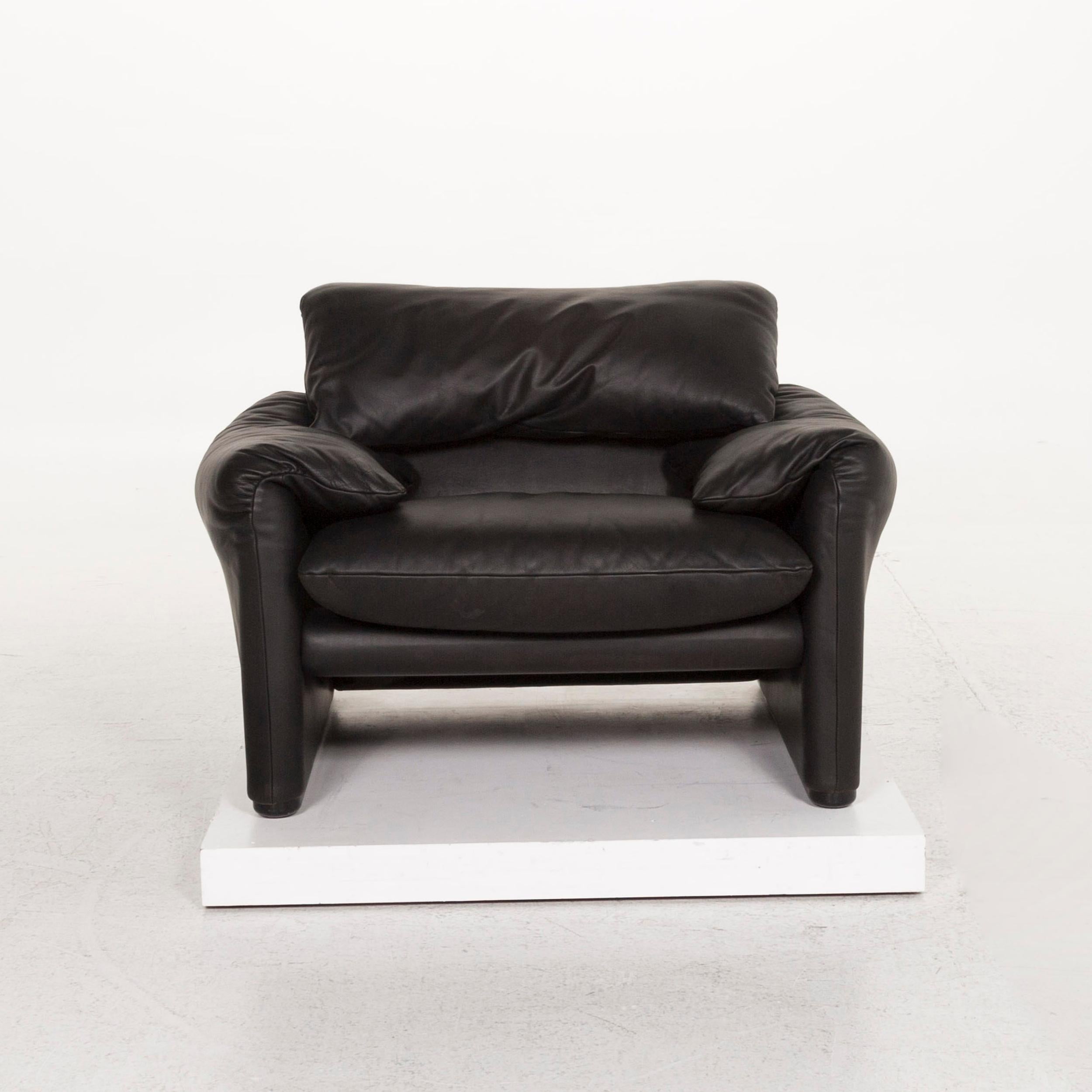 Contemporary Cassina Maralunga Leather Armchair Black Function