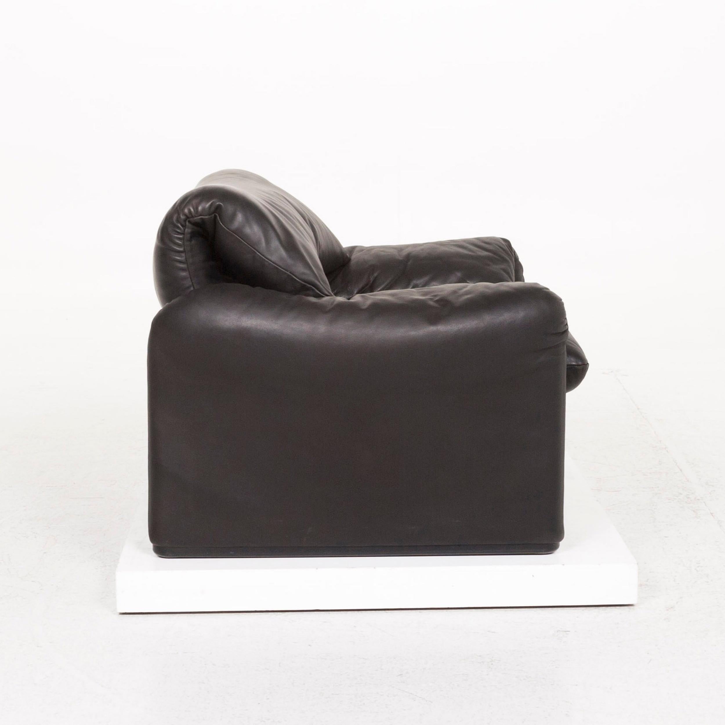Cassina Maralunga Leather Armchair Black Function 1