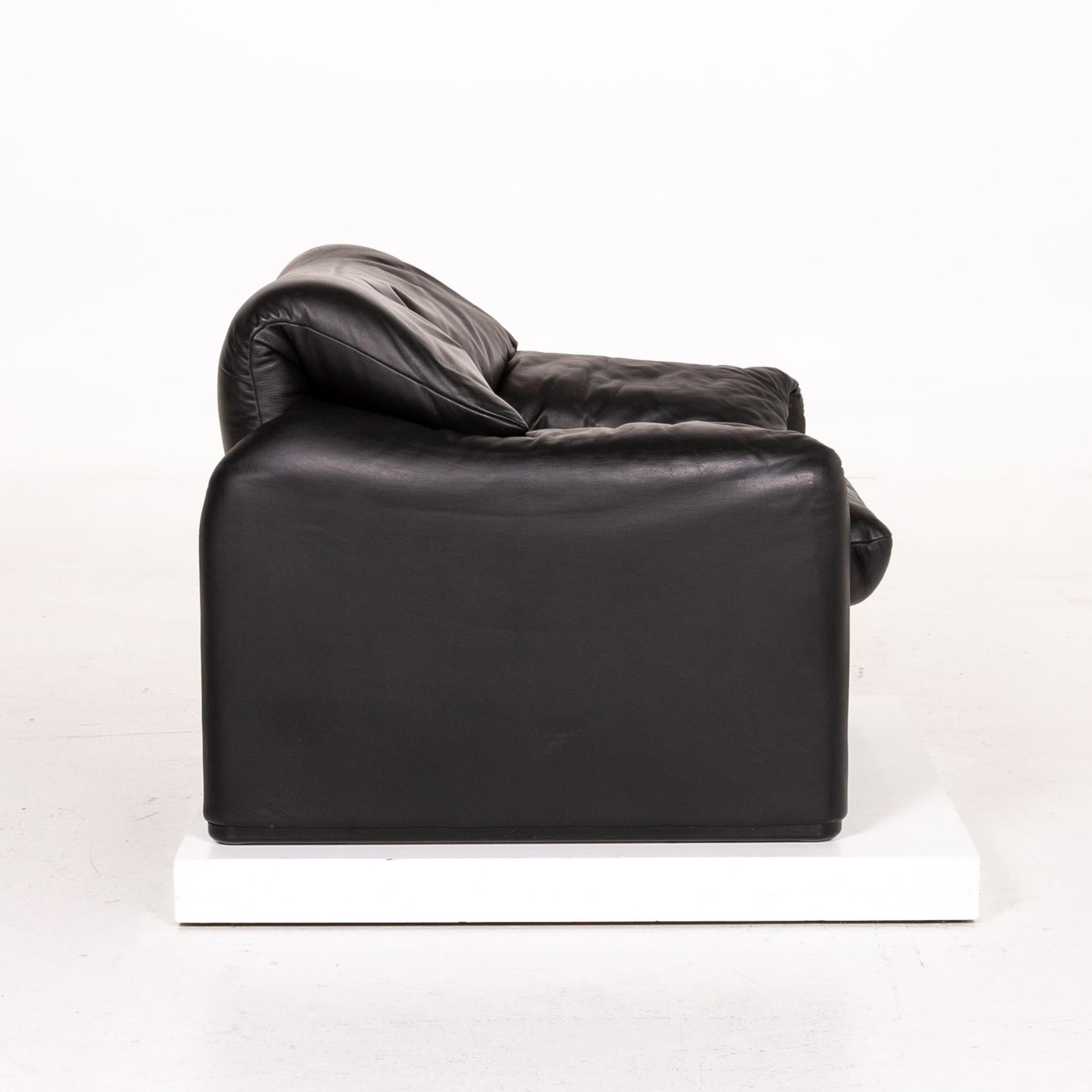 Cassina Maralunga Leather Armchair Black Function 2
