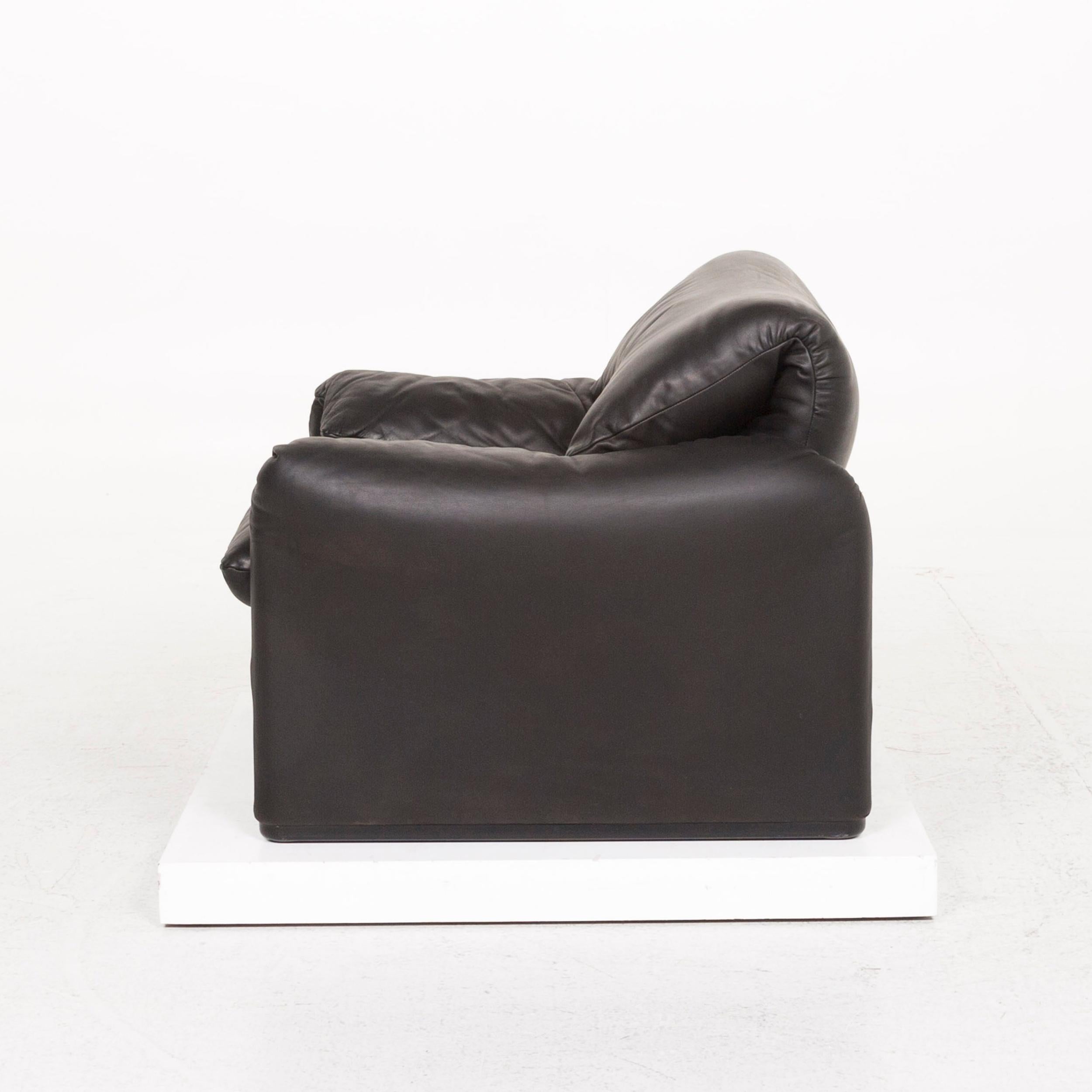 Cassina Maralunga Leather Armchair Black Function 3