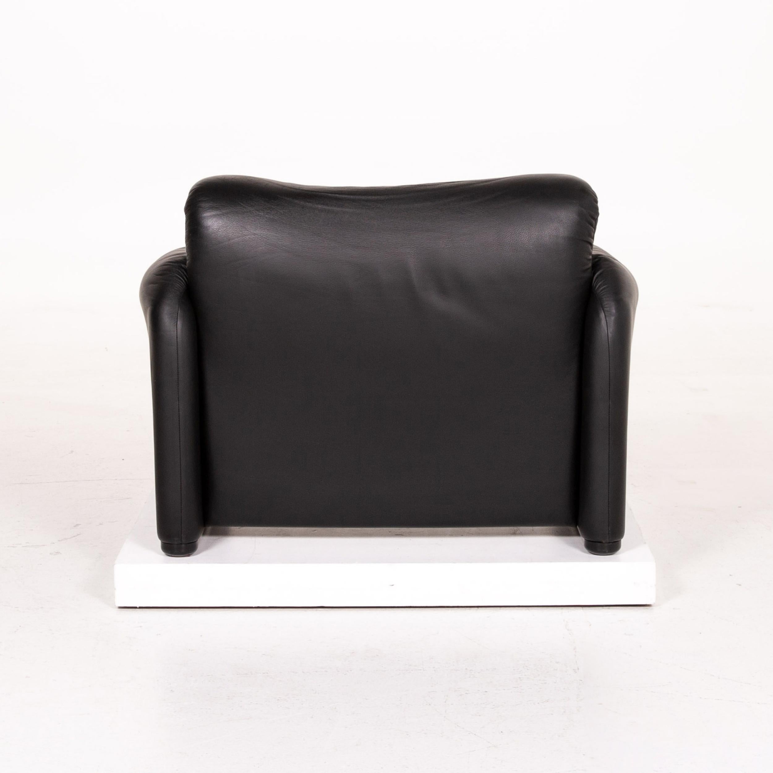 Cassina Maralunga Leather Armchair Black Function 3