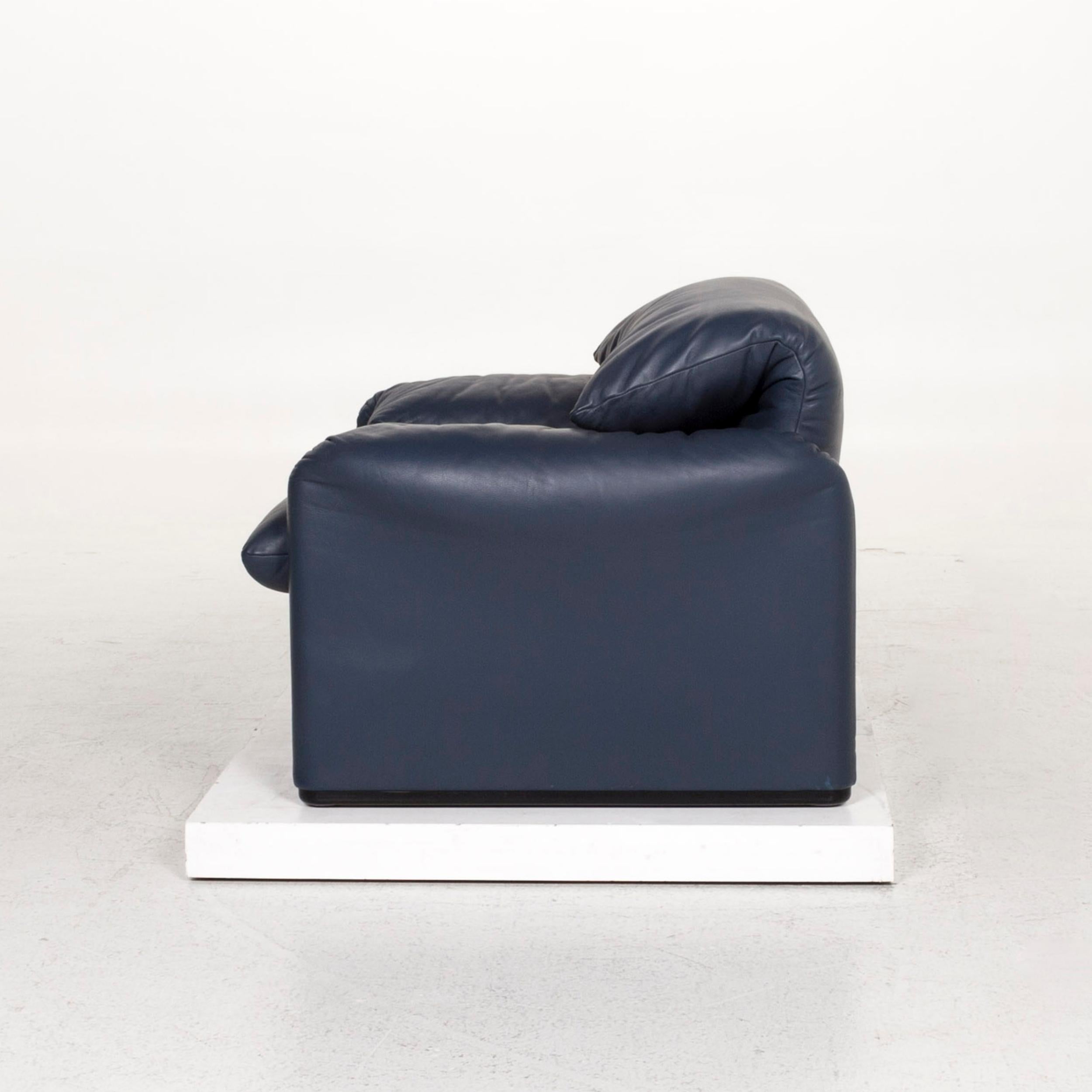 Cassina Maralunga Leather Armchair Blue Function 4