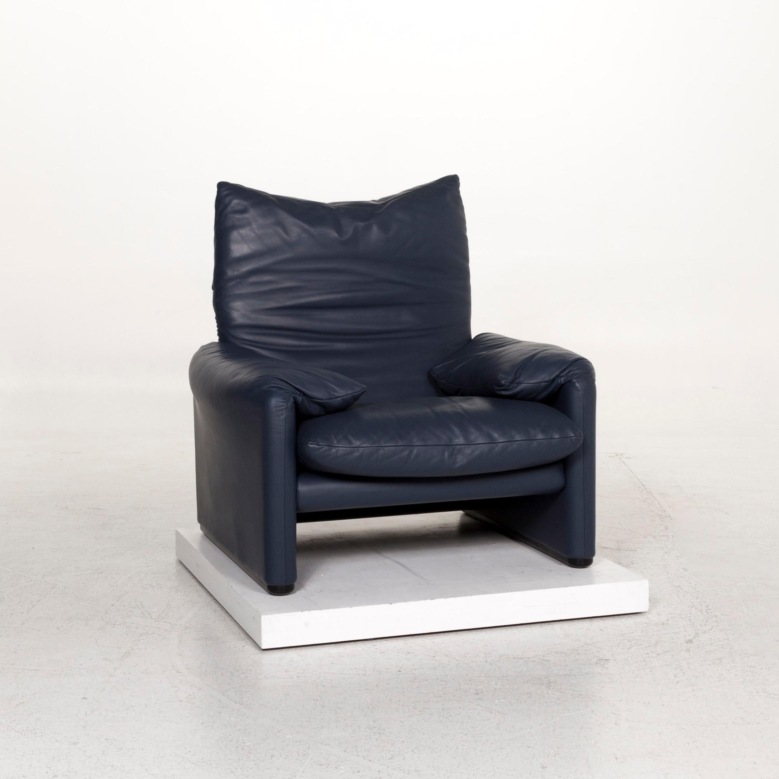 We bring to you a Cassina Maralunga leather armchair blue function.


 Product measurements in centimeters:
 

Depth 83
Width 99
Height 70
Seat-height 41
Rest-height 52
Seat-depth 50
Seat-width 44
Back-height 28.

  