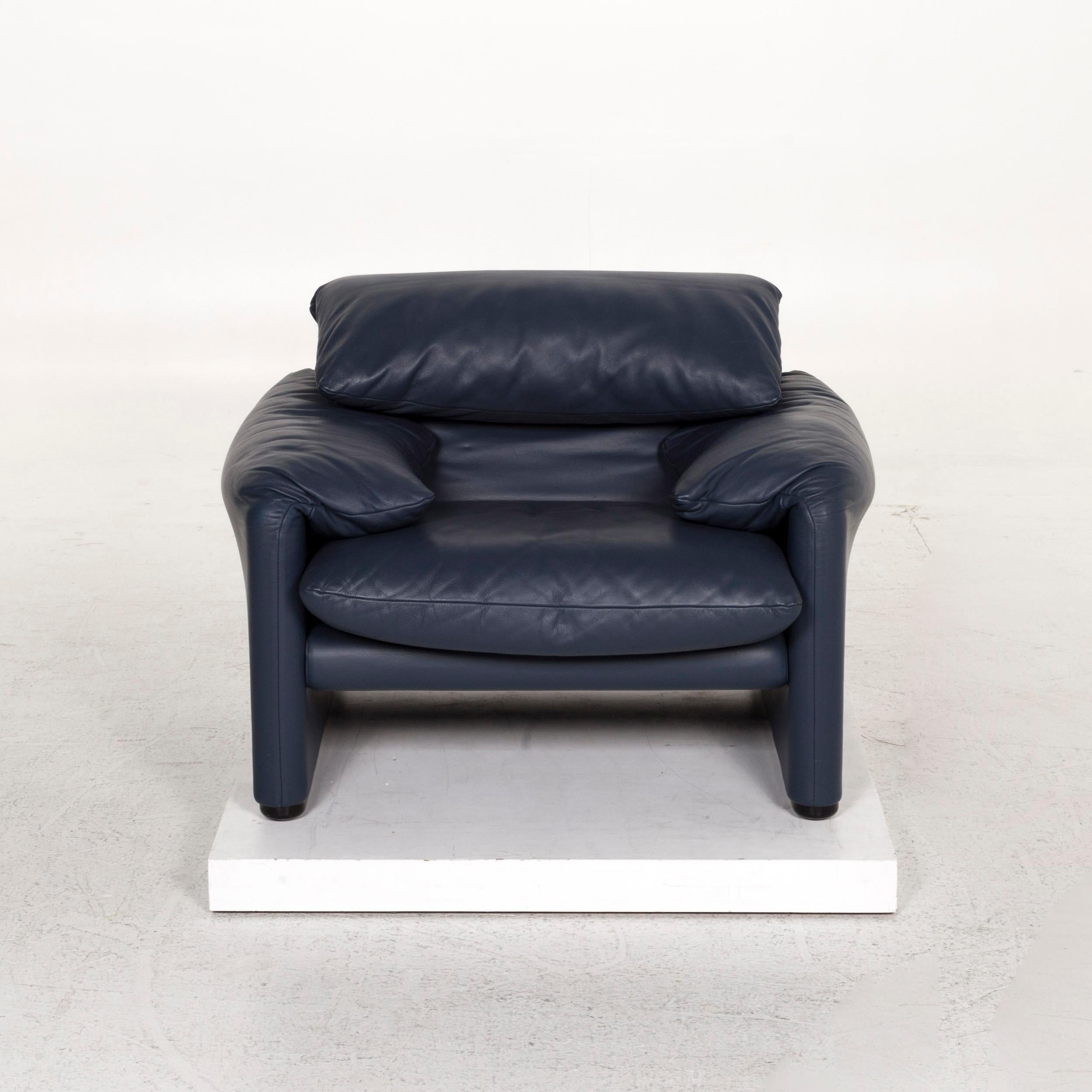 Cassina Maralunga Leather Armchair Blue Function 1