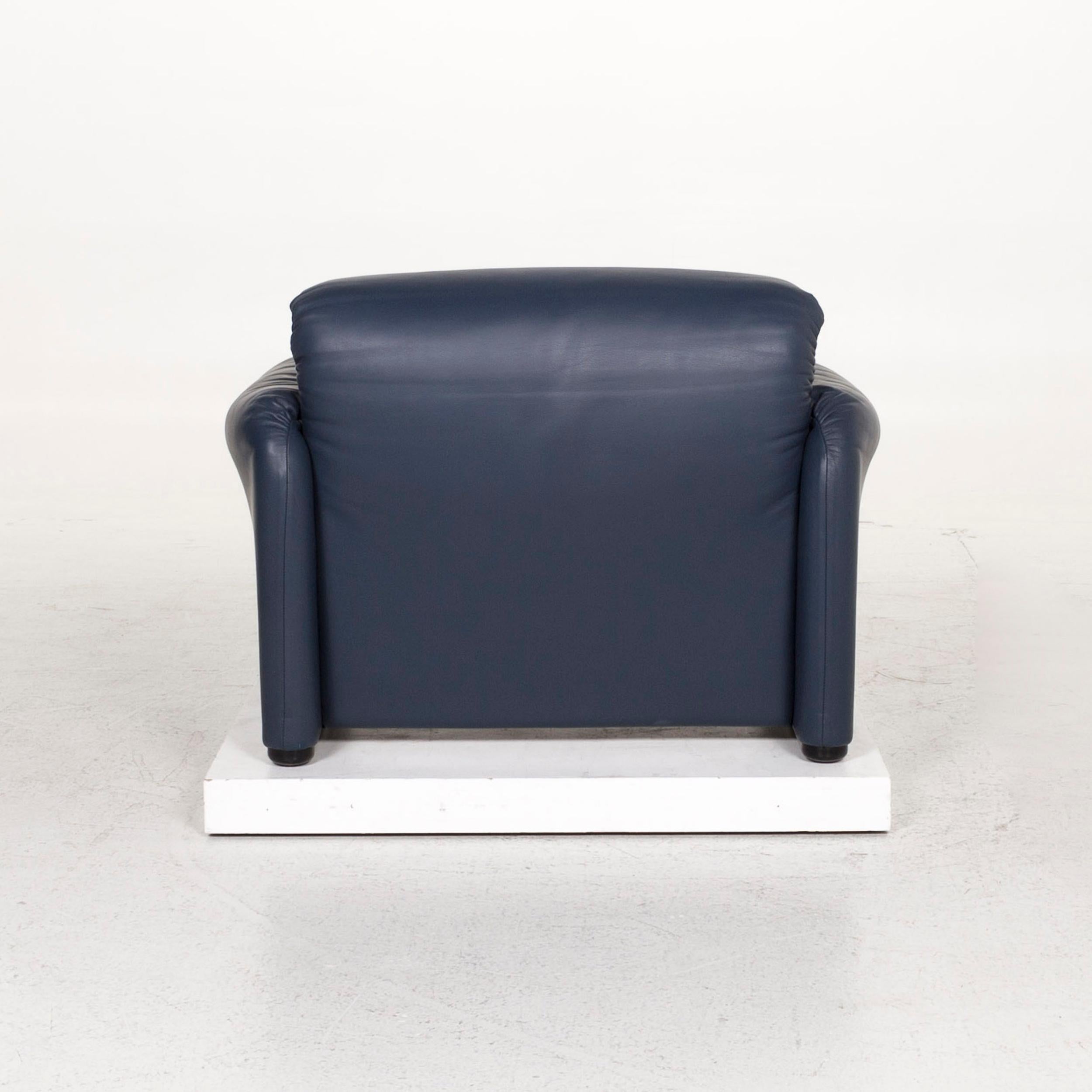 Cassina Maralunga Leather Armchair Blue Function 3