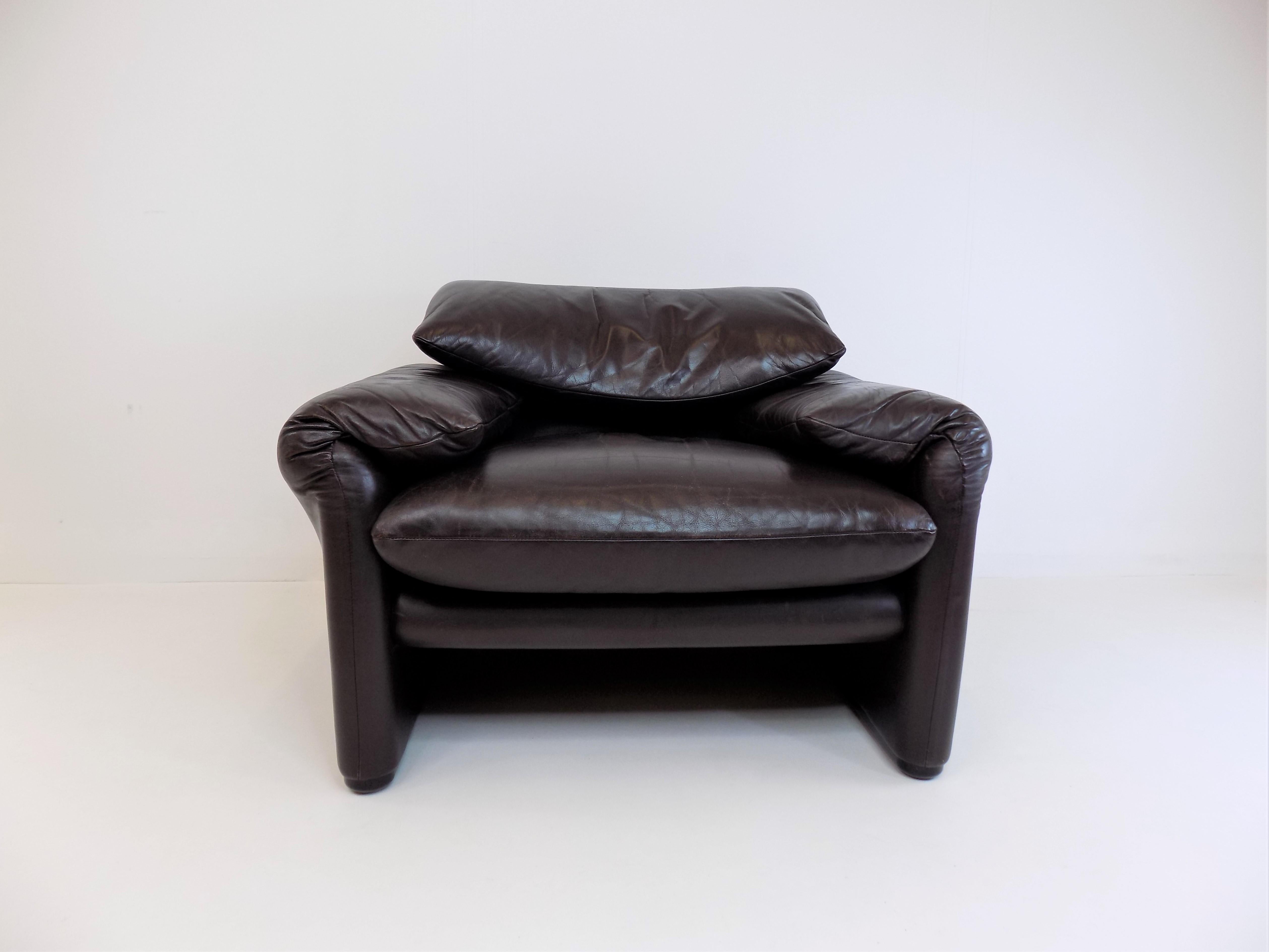 Mid-Century Modern Cassina Maralunga Leather Armchair Brown by Vico Magistretti
