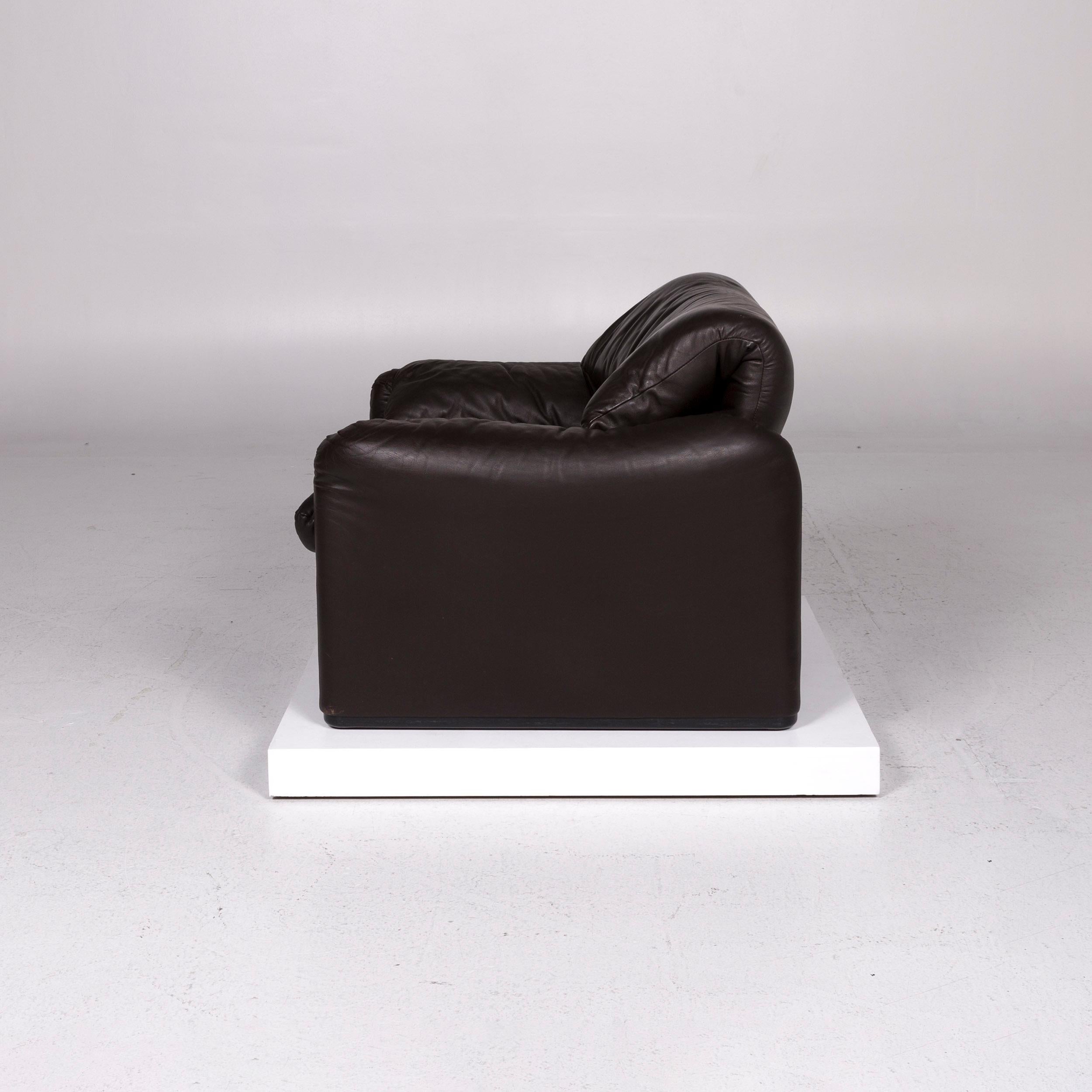 Cassina Maralunga Leather Armchair Brown Dark Brown Function 4