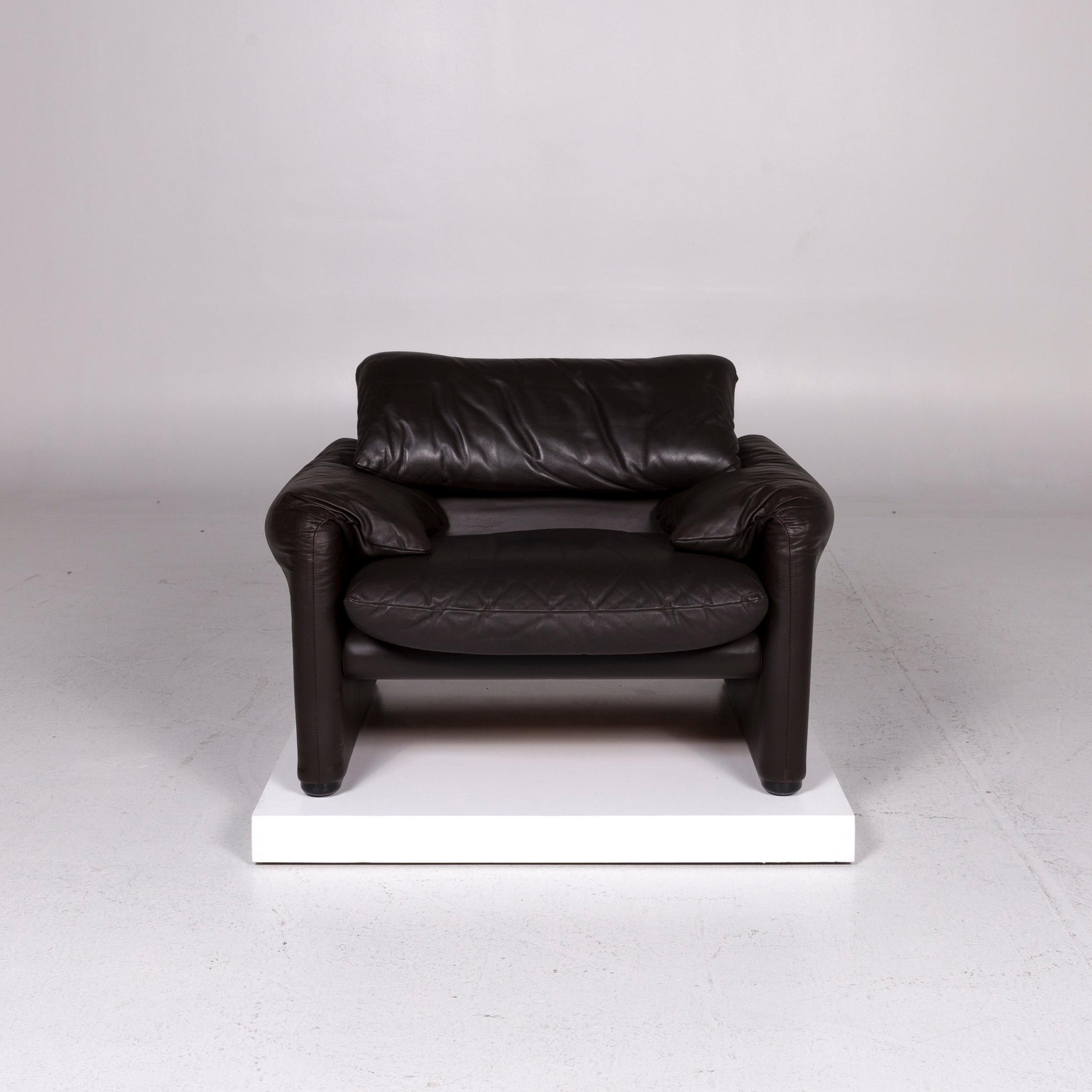 We bring to you a Cassina Maralunga Leather armchair brown dark brown function.
   
 

 Product measurements in centimeters:
 

 Depth 83
Width 98
Height 69
Seat-height 45
Rest-height 54
Seat-depth 49
Seat-width 38
Back-height 26.