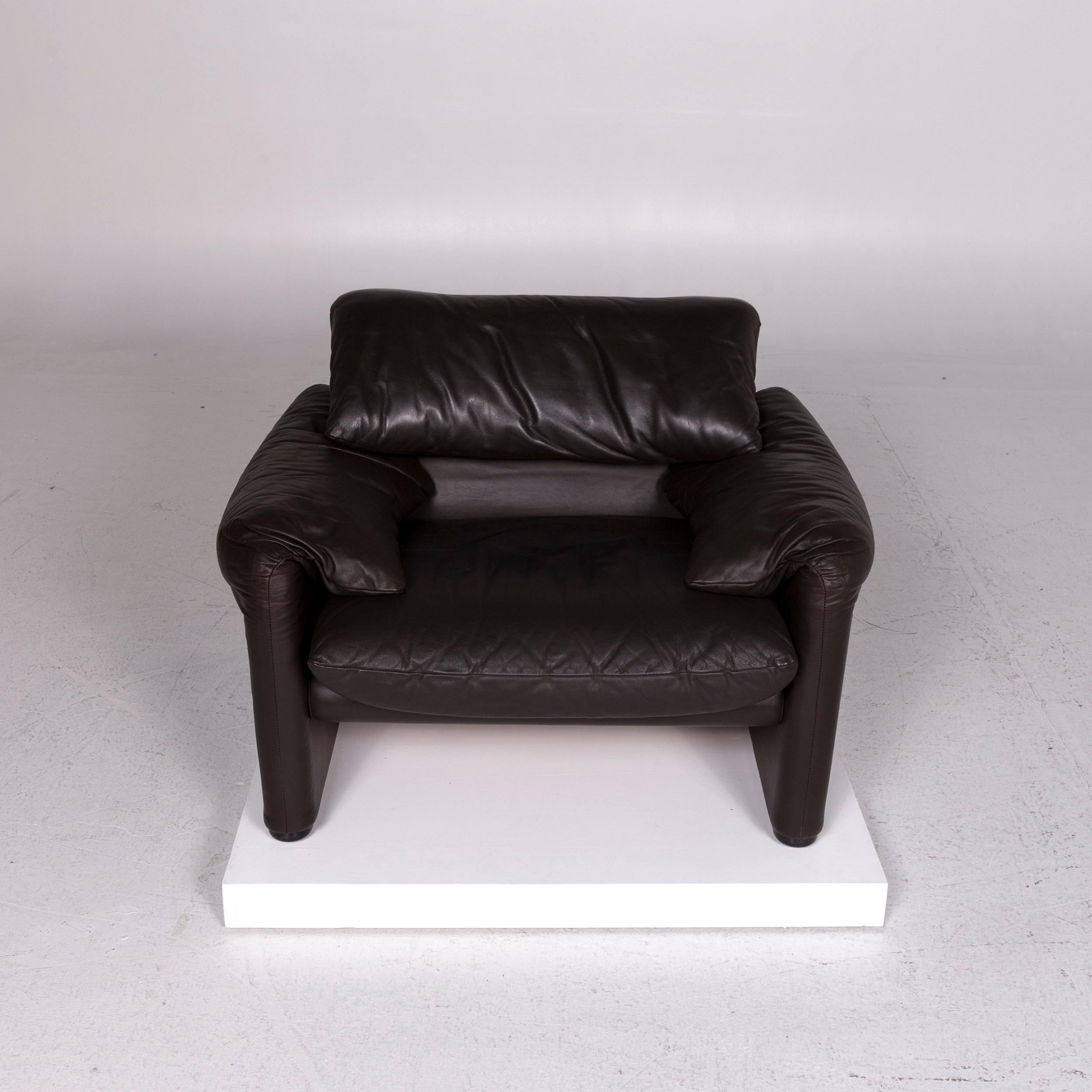 Cassina Maralunga Leather Armchair Brown Dark Brown Function 1