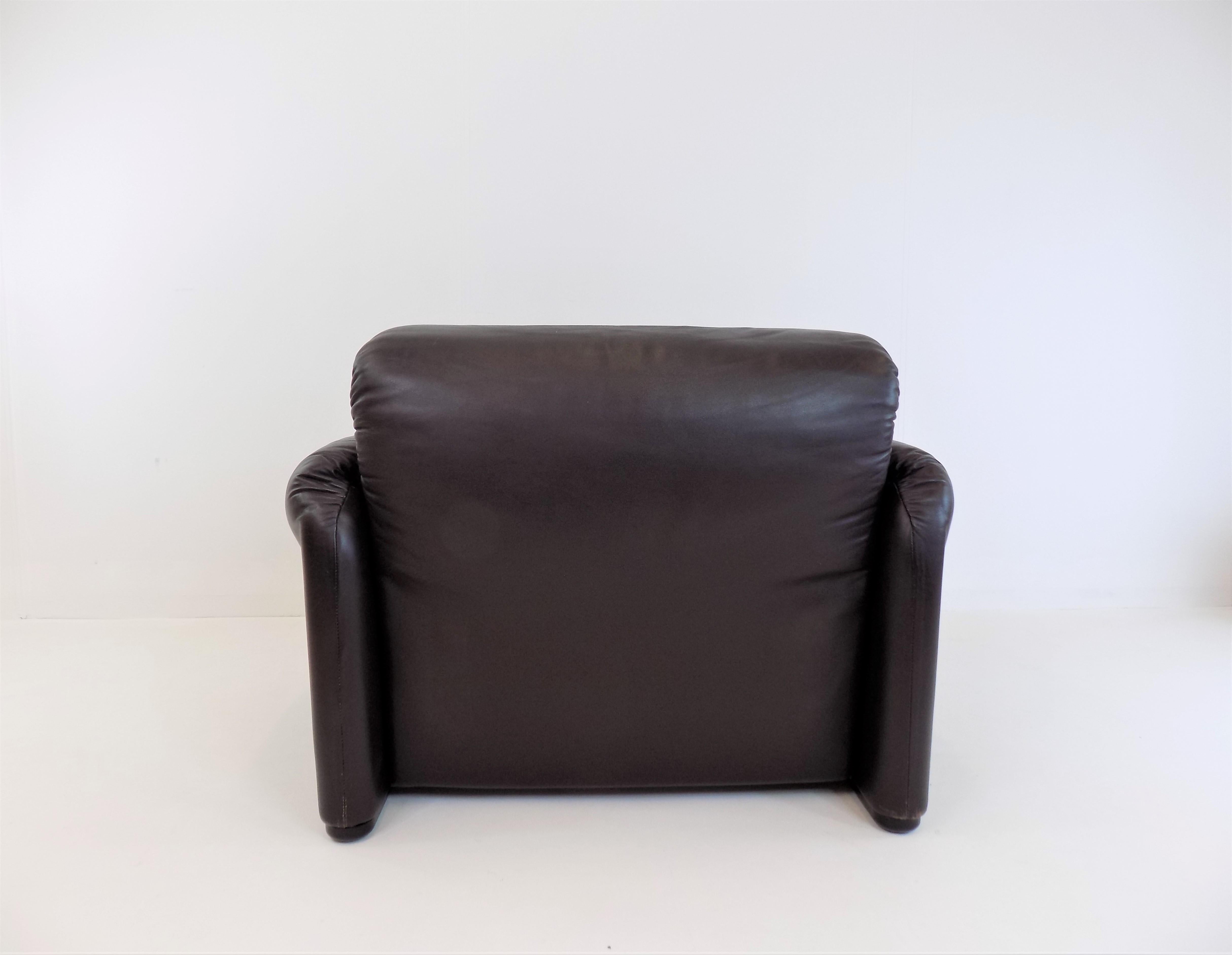 Cassina Maralunga Leather Armchair with Ottoman by Vico Magistretti 7