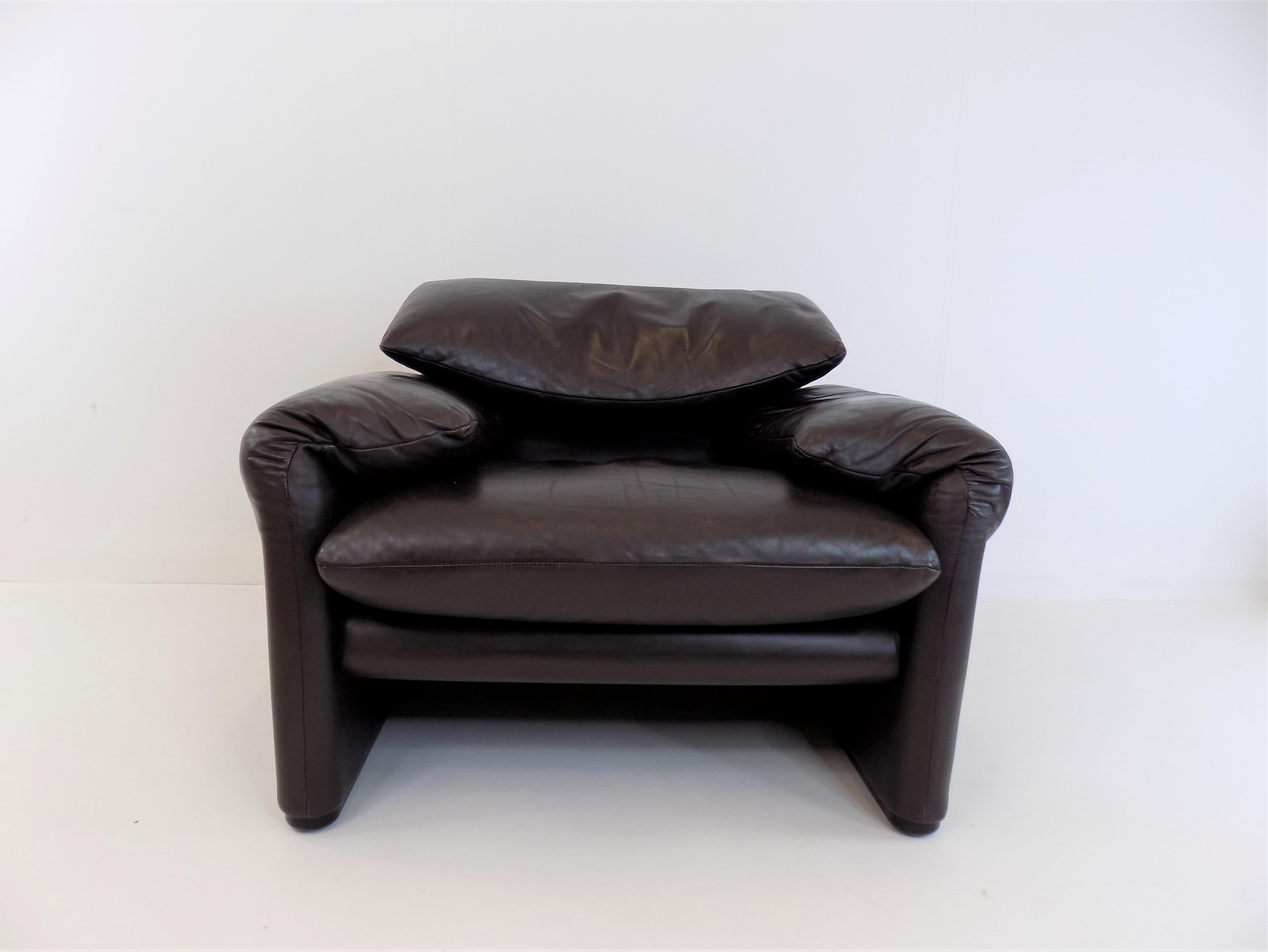 Cassina Maralunga Leather Armchair with Ottoman by Vico Magistretti 10