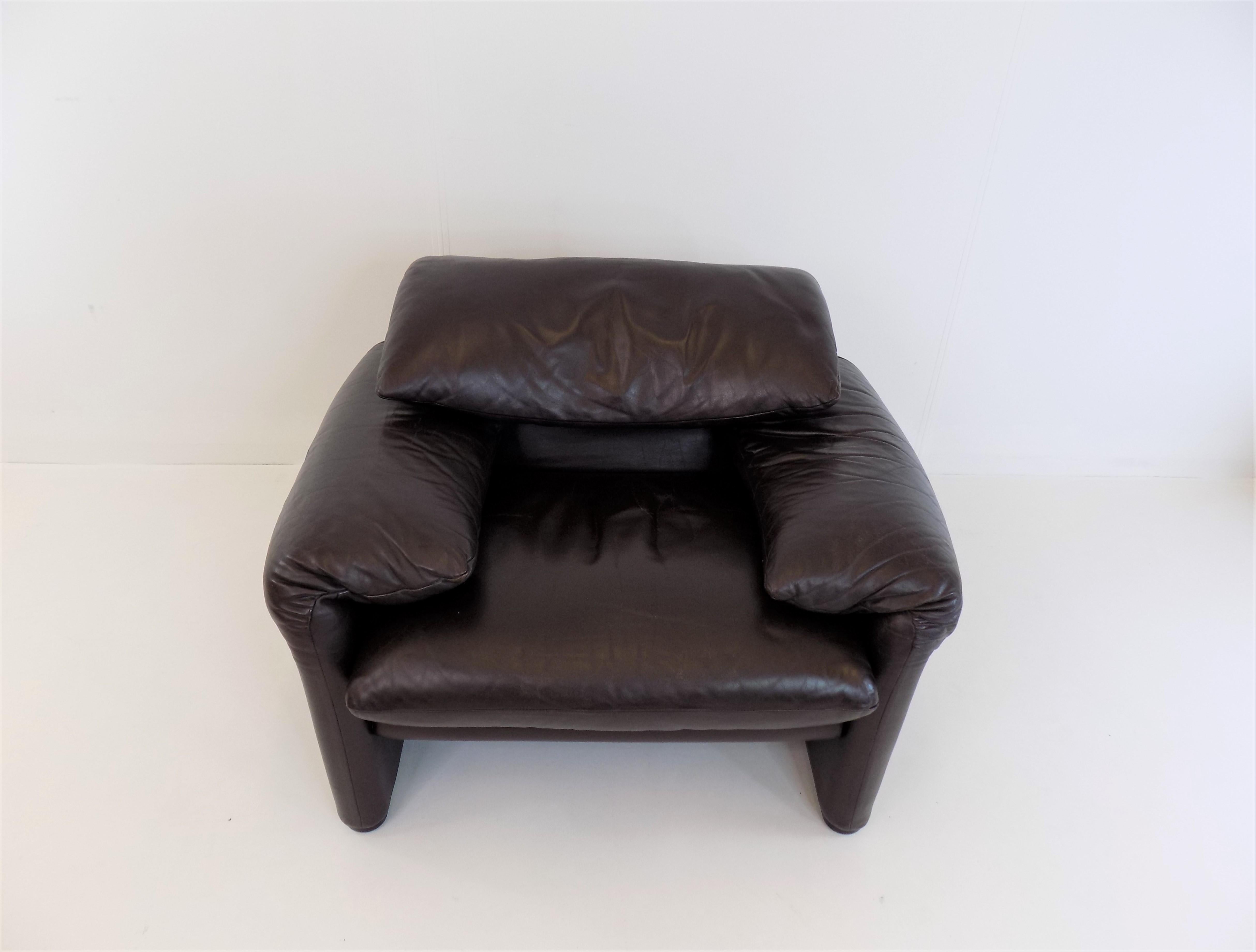 Cassina Maralunga Leather Armchair with Ottoman by Vico Magistretti 11