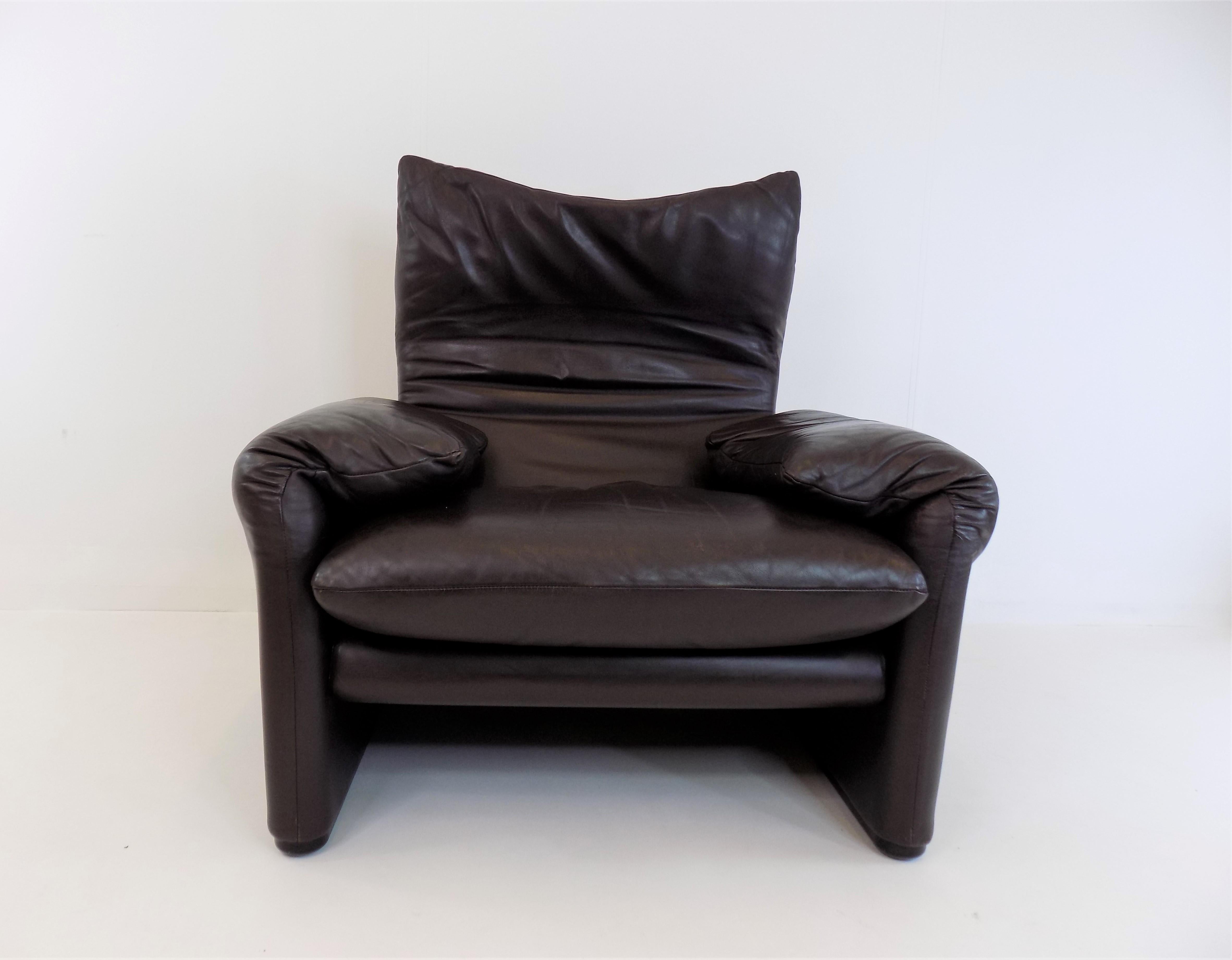 Cassina Maralunga Leather Armchair with Ottoman by Vico Magistretti 12