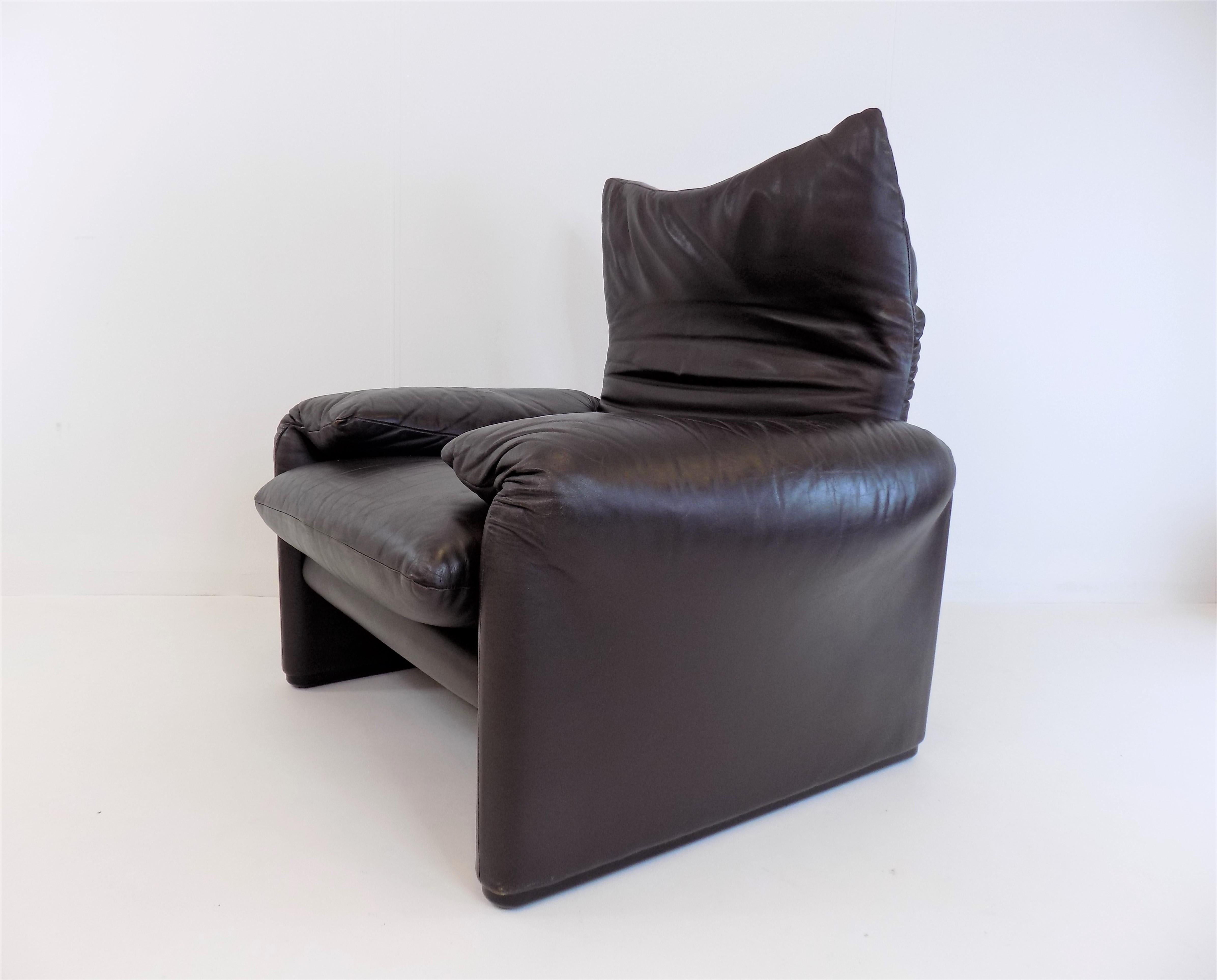 Cassina Maralunga Leather Armchair with Ottoman by Vico Magistretti 13