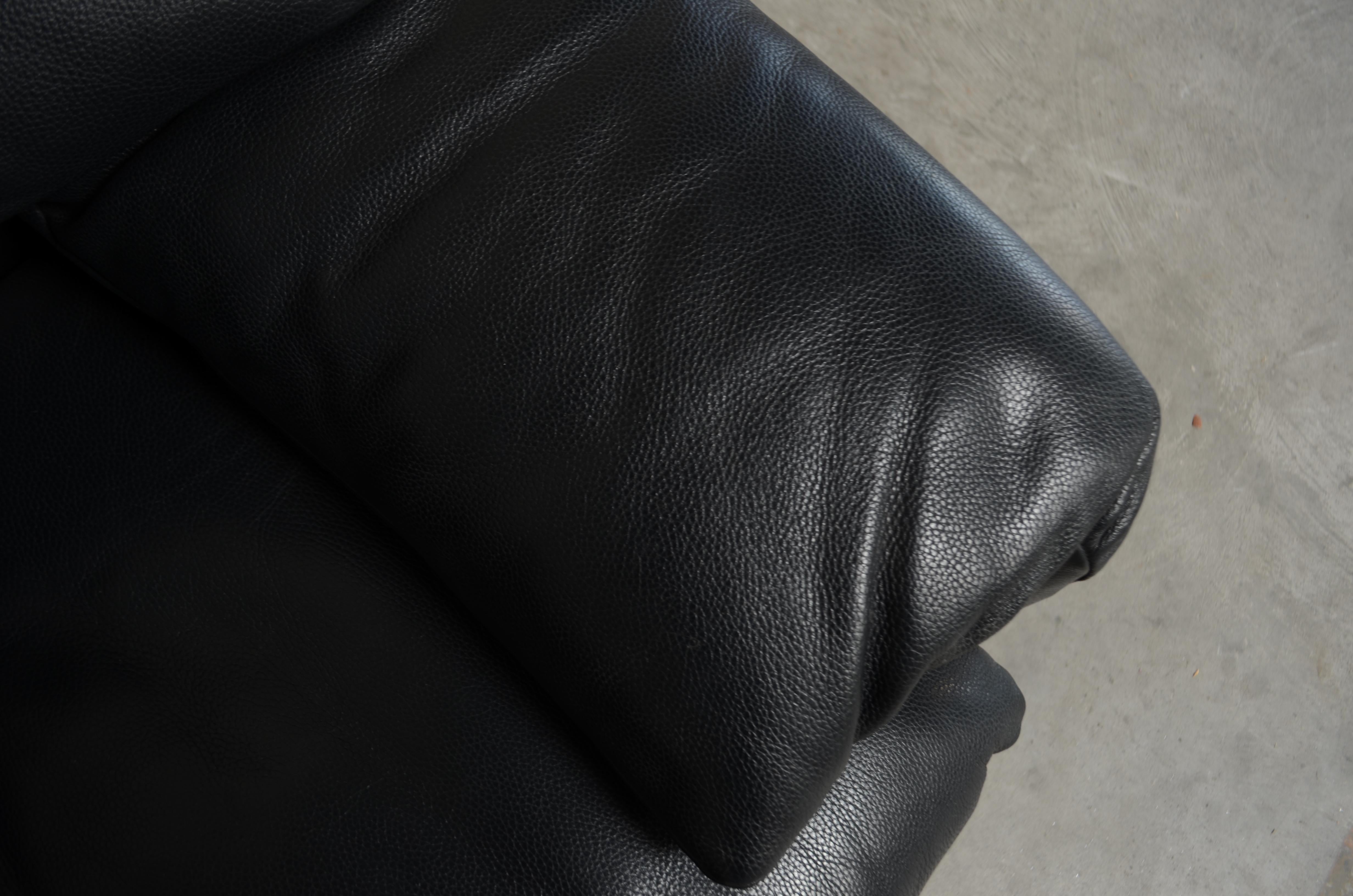 Cassina Maralunga Leather Chair by Vico Magistretti 3