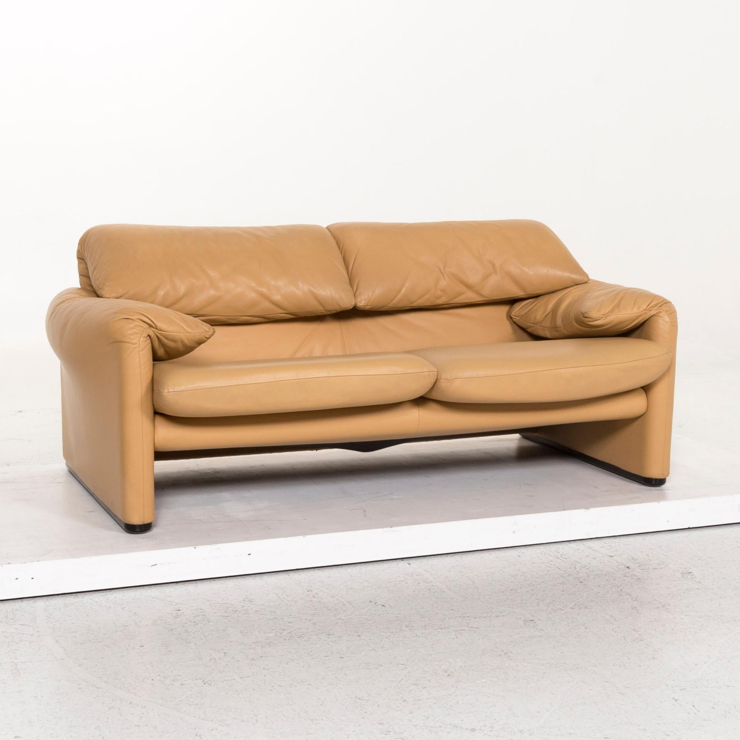 Cassina Maralunga Leather Sofa Beige Two-Seat Function Couch In Good Condition In Cologne, DE