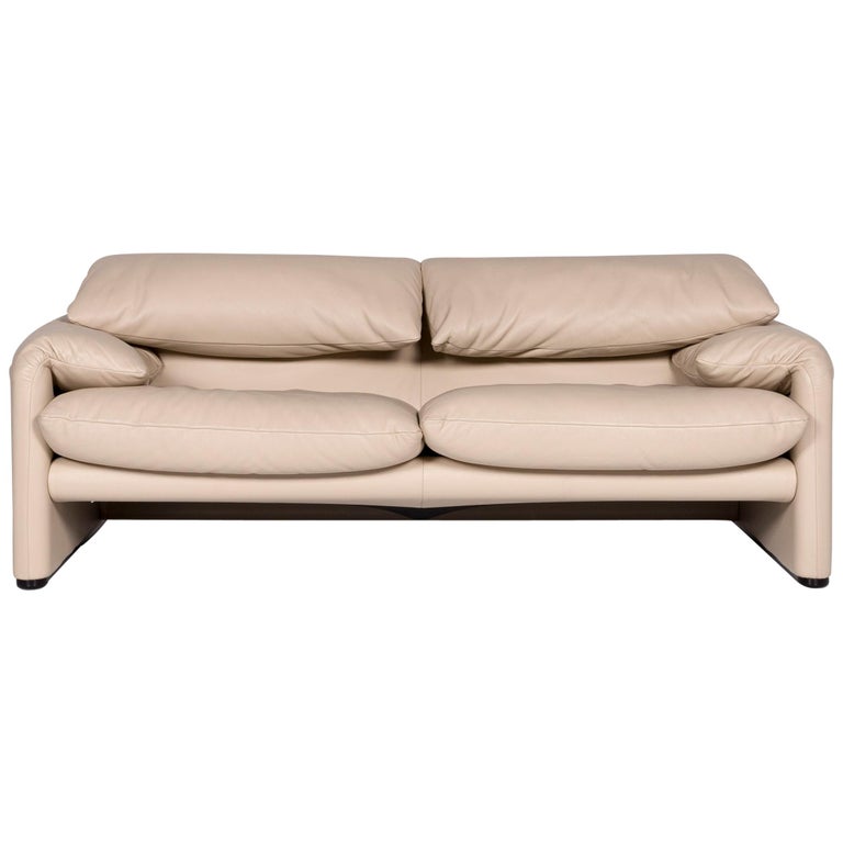 Vico Magistretti for Cassina Maralunga two-seater couch, 21st century, offered by Revive Interior GmbH