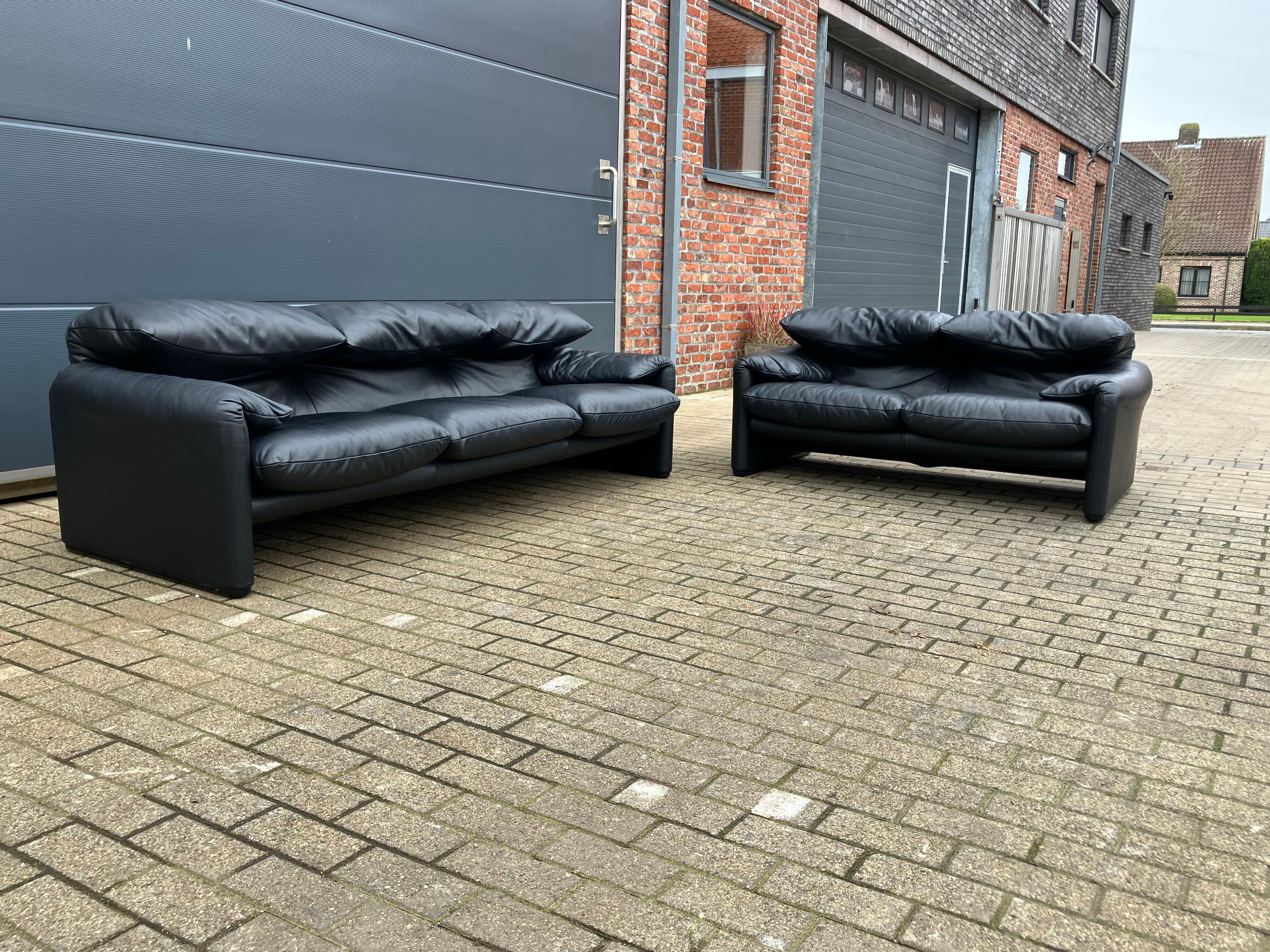Cassina Maralunga set 2+3seater Original Black leather with all the labels 3