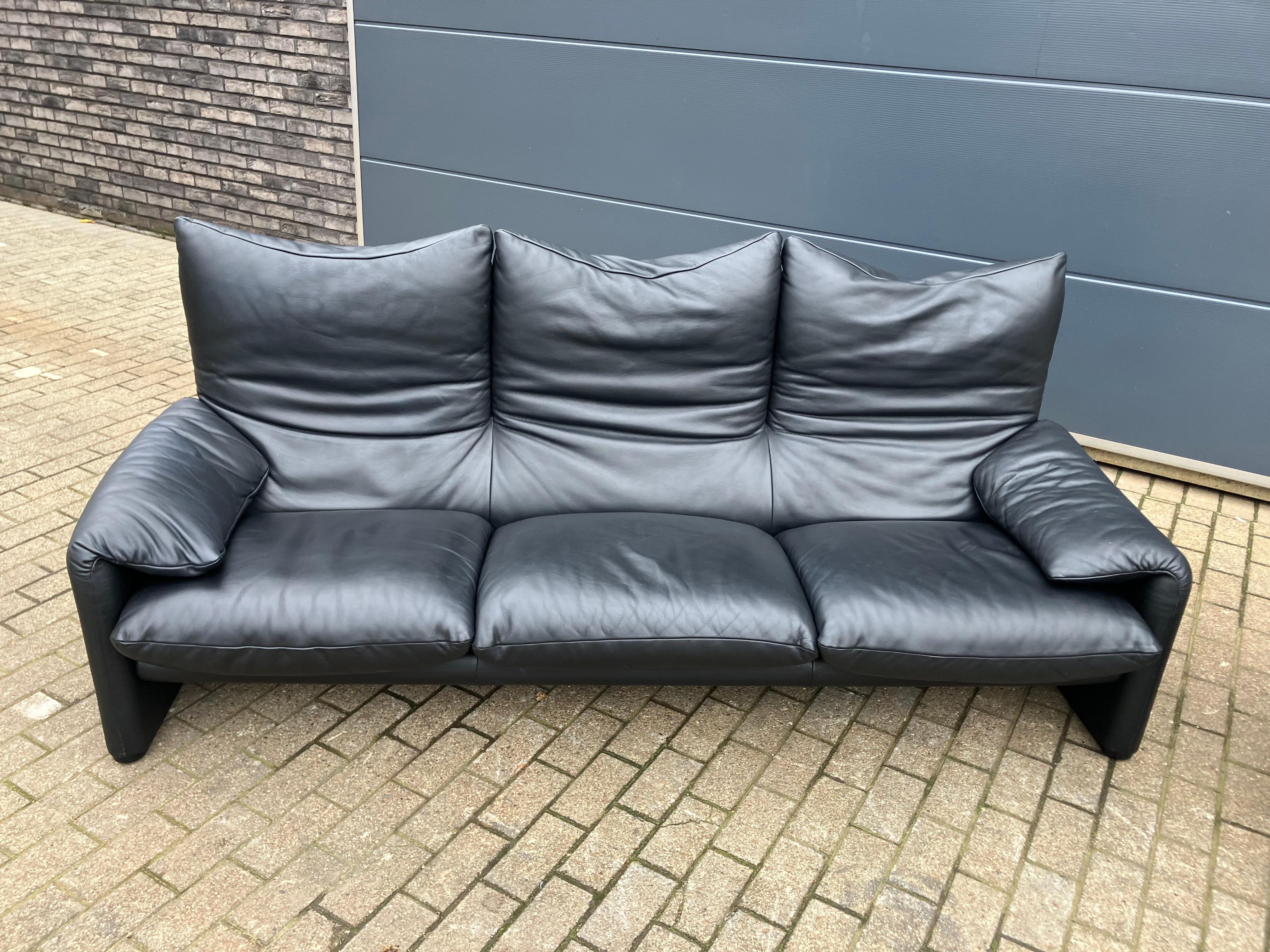 Cassina Maralunga set 2+3seater Original Black leather with all the labels 10