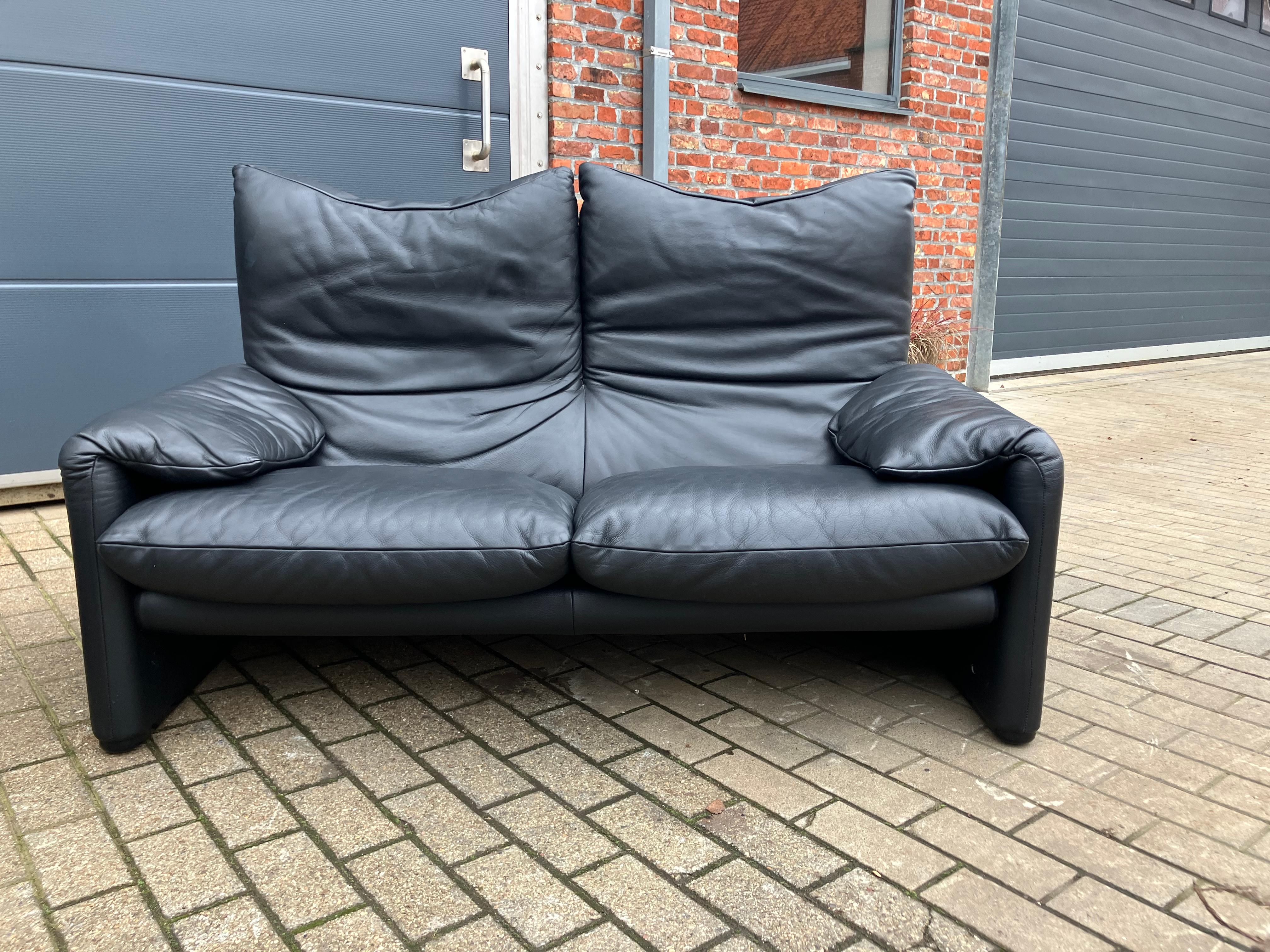Cassina Maralunga set 2+3seater Original Black leather with all the labels 11