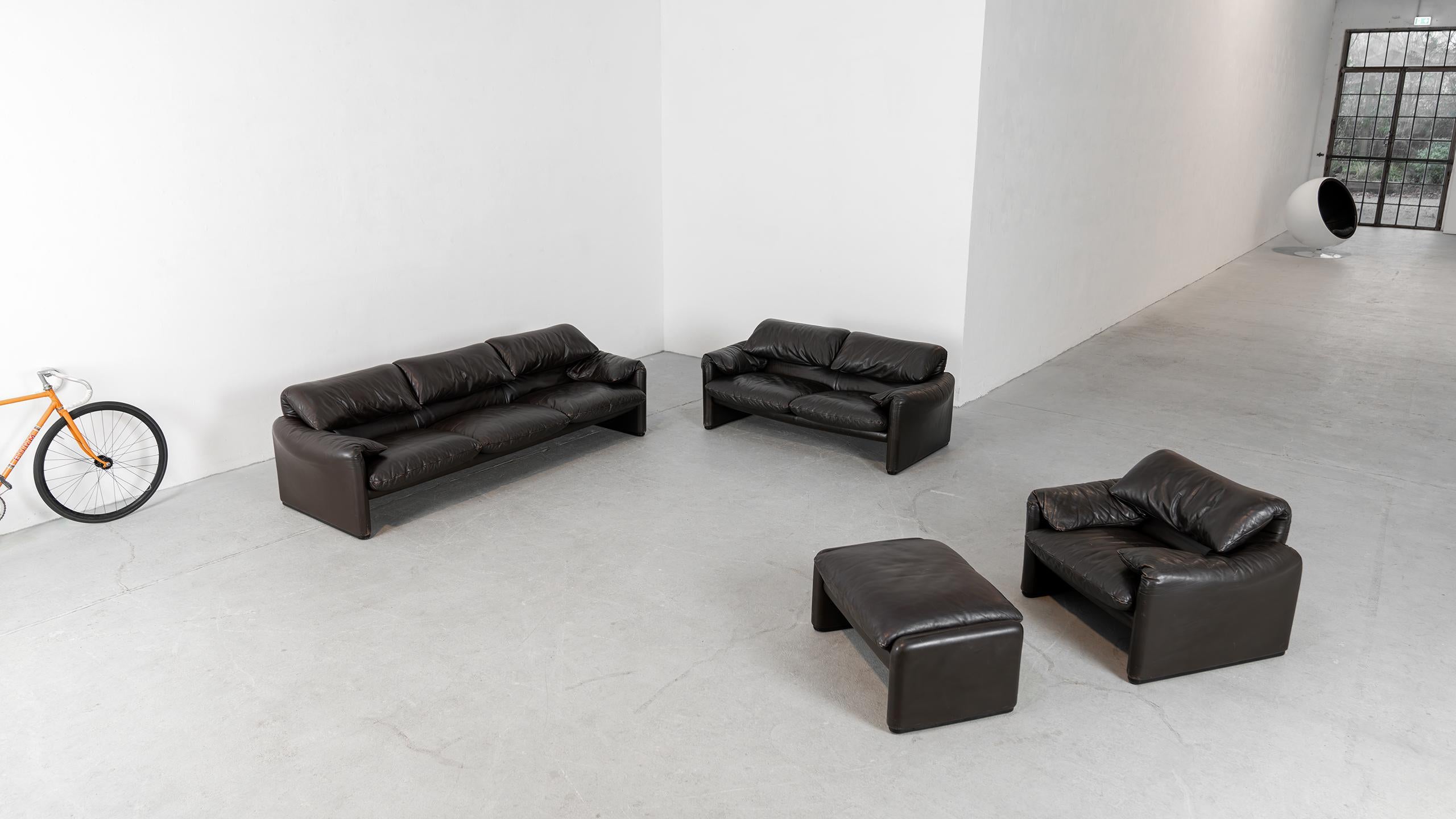 “With Maralunga, I wanted to create an object that stands for a familiar interior design. A warm, comfortable and cozy place where you can feel at ease and rediscover the atmosphere of the old, comfortable and protective reading armchairs placed