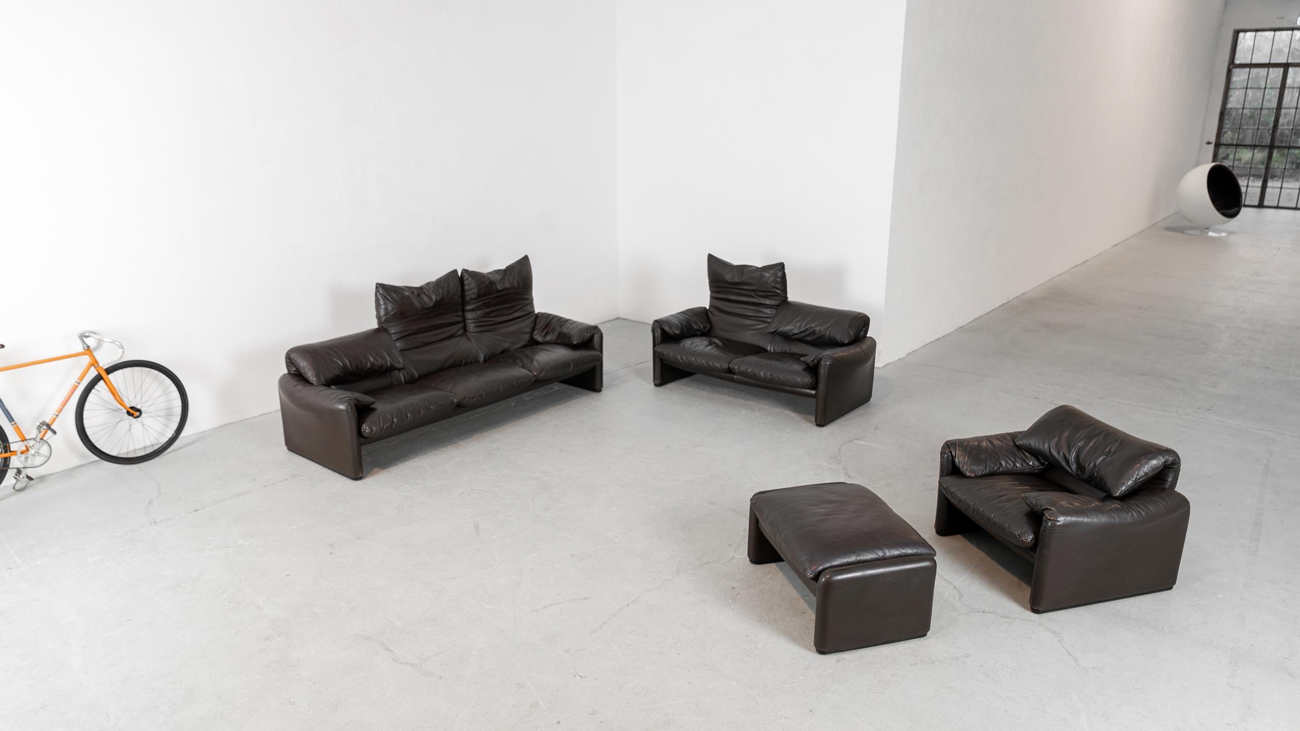 Cassina Maralunga Sofa brown Leather Vico Magistretti Lounge Chair MCM Italy For Sale 13