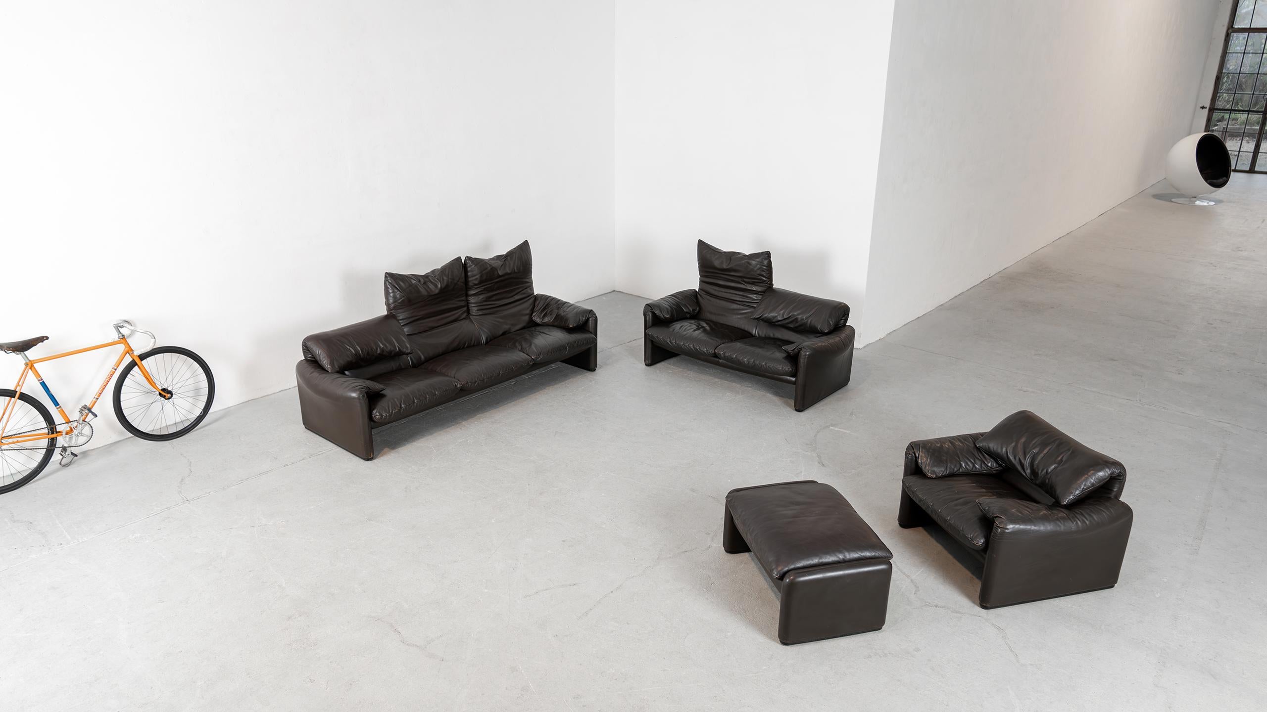 Italian Cassina Maralunga Sofa brown Leather Vico Magistretti Lounge Chair MCM Italy For Sale