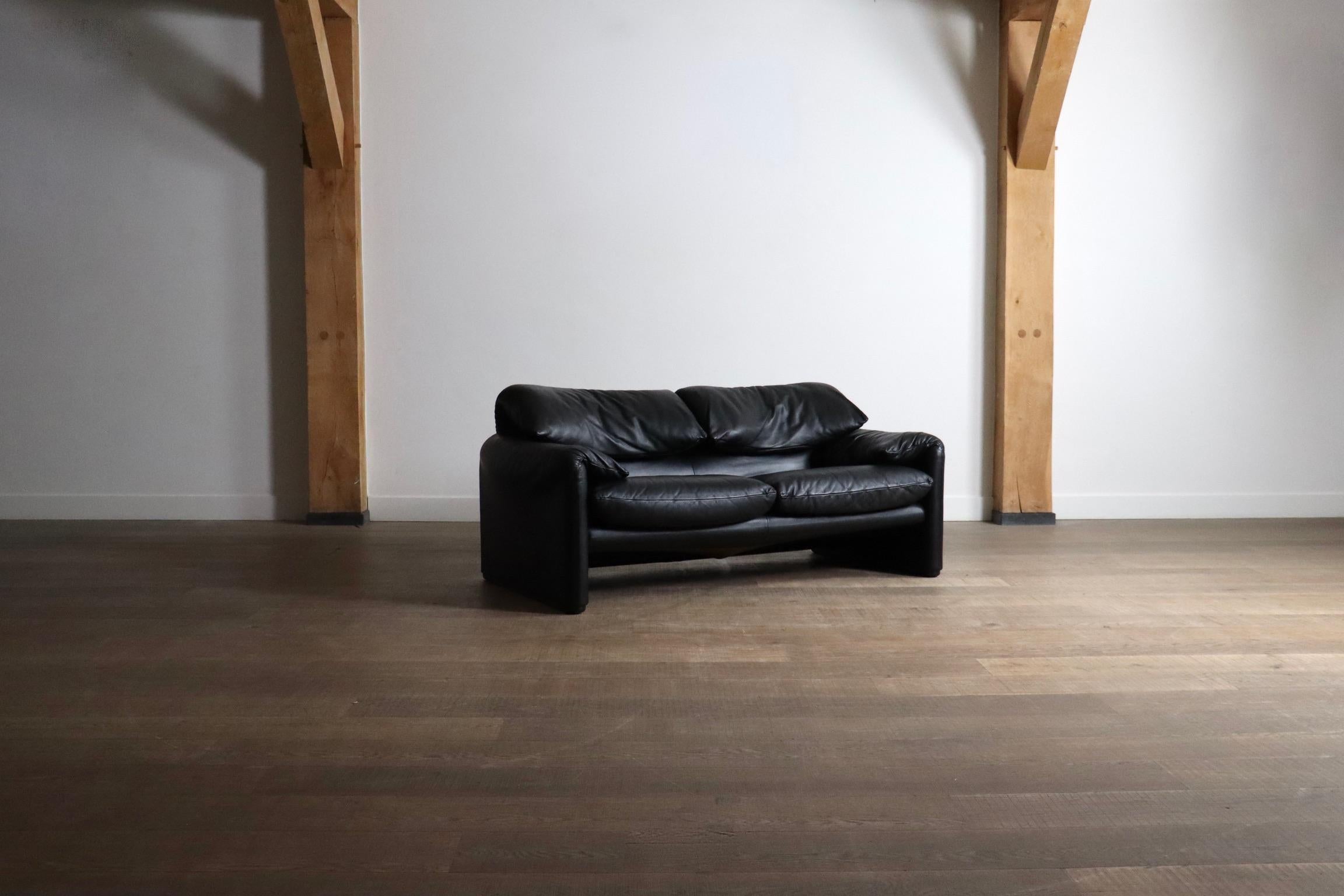 Cassina Maralunga Canapé deux places en cuir noir Vico Magistretti, années 1970 en vente 5
