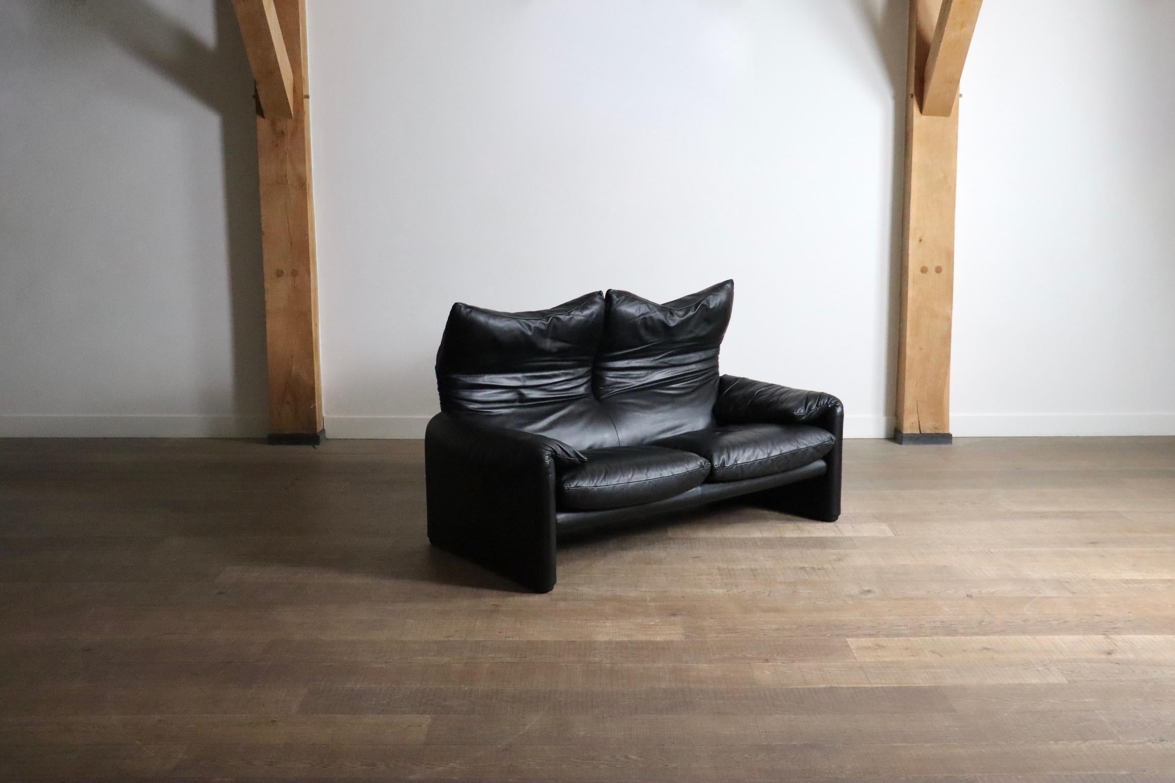 Cassina Maralunga Canapé deux places en cuir noir Vico Magistretti, années 1970 en vente 7