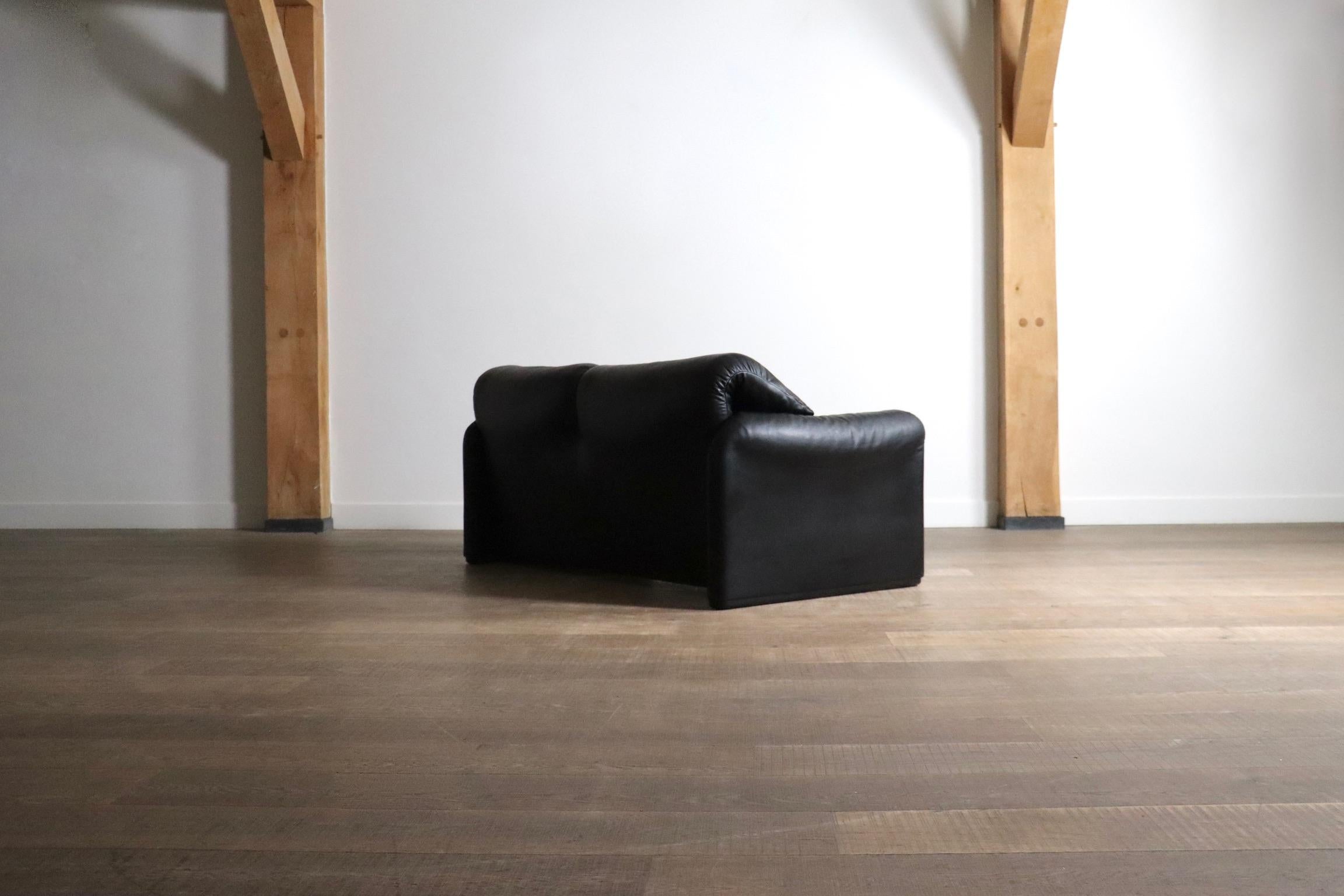 Cassina Maralunga Canapé deux places en cuir noir Vico Magistretti, années 1970 en vente 8