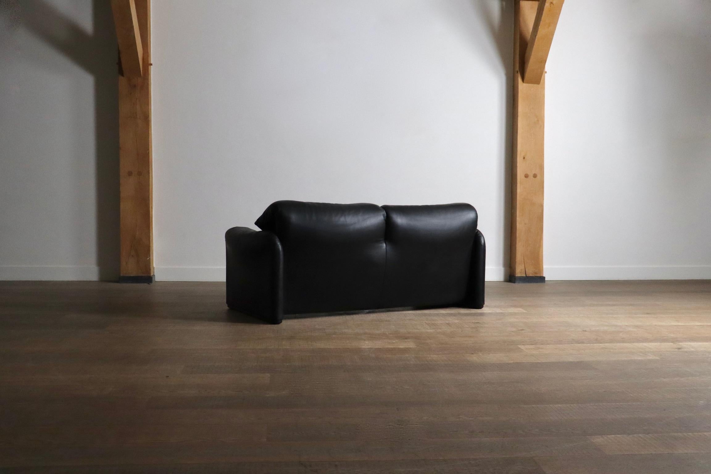 Cassina Maralunga Canapé deux places en cuir noir Vico Magistretti, années 1970 en vente 9