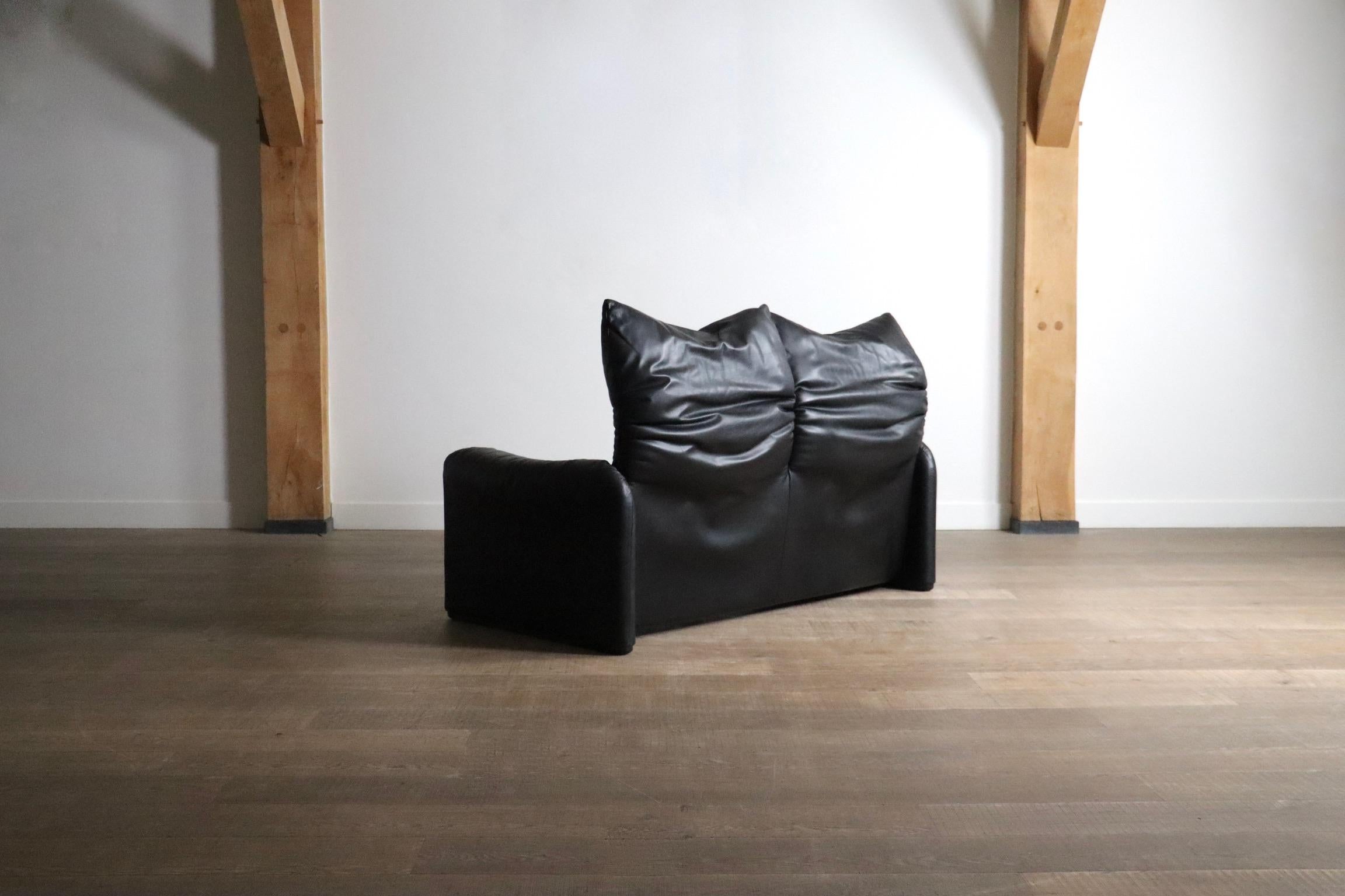 Cassina Maralunga Canapé deux places en cuir noir Vico Magistretti, années 1970 en vente 10