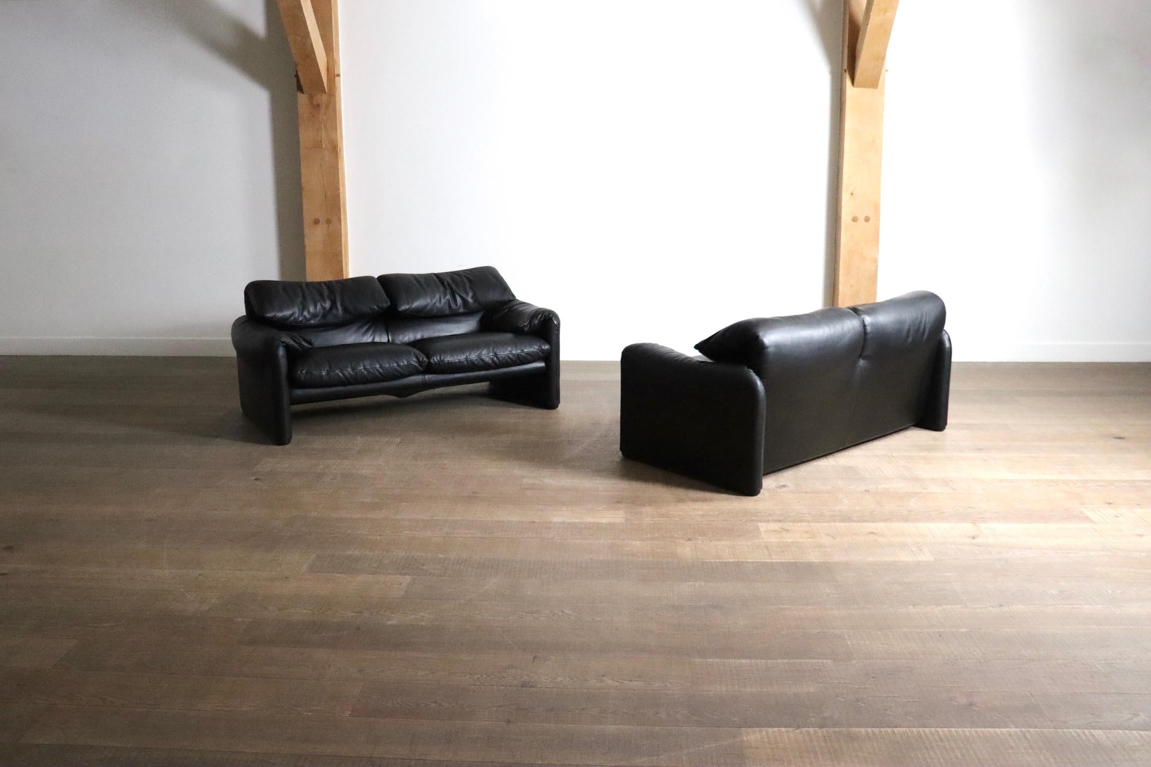Cassina Maralunga Canapé deux places en cuir noir Vico Magistretti, années 1970 Bon état - En vente à ABCOUDE, UT