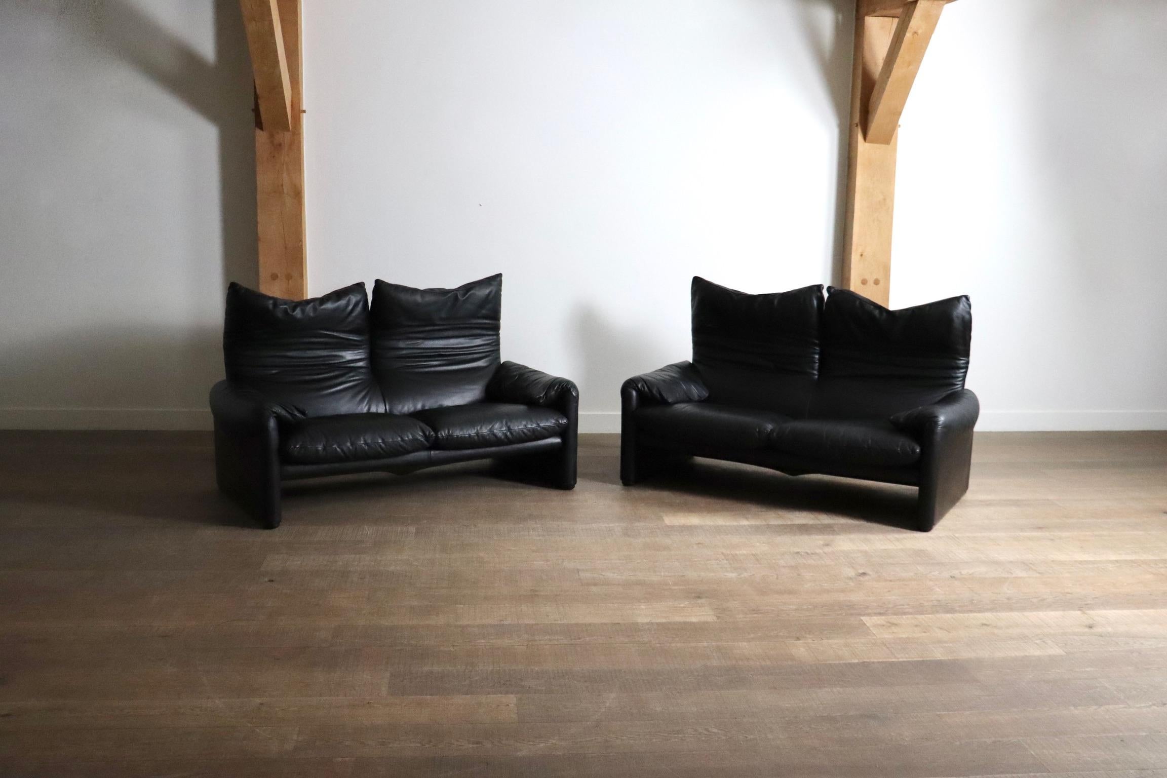 Milieu du XXe siècle Cassina Maralunga Canapé deux places en cuir noir Vico Magistretti, années 1970 en vente