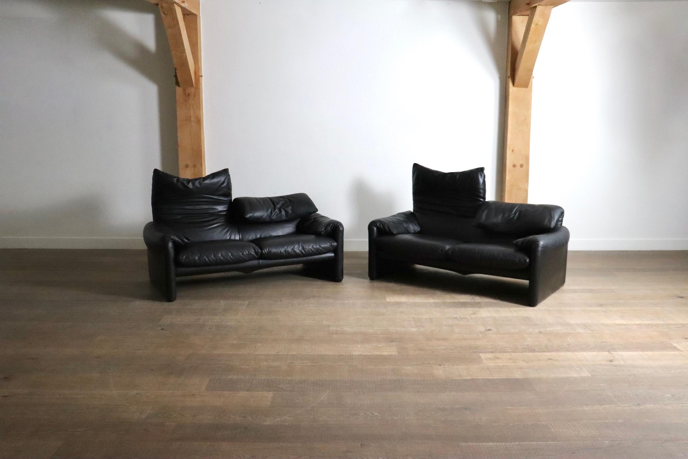 Cuir Cassina Maralunga Canapé deux places en cuir noir Vico Magistretti, années 1970 en vente